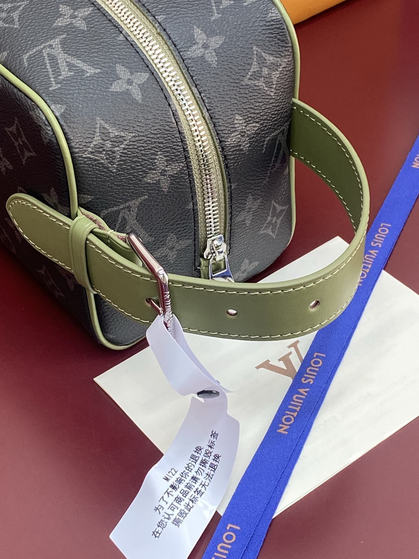 M28840(芯片版!) 当季新款 LOCKER DOPP KIT 盥洗袋!本款 Locker Dopp Kit 盥洗袋 M28840(芯片版!) 当季新款 LOCKER DOPP KIT 盥洗袋!本款 Locker Dopp Kit 盥洗袋