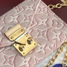M4930Z 提花粉!(芯片版) POUCH METIS 腰带! 本款 LV Pouch Metis 腰带以考究笔触重绎 M4930Z 提花粉!(芯片版) POUCH METIS 腰带! 本款 LV Pouch Metis 腰带以考究笔触重绎