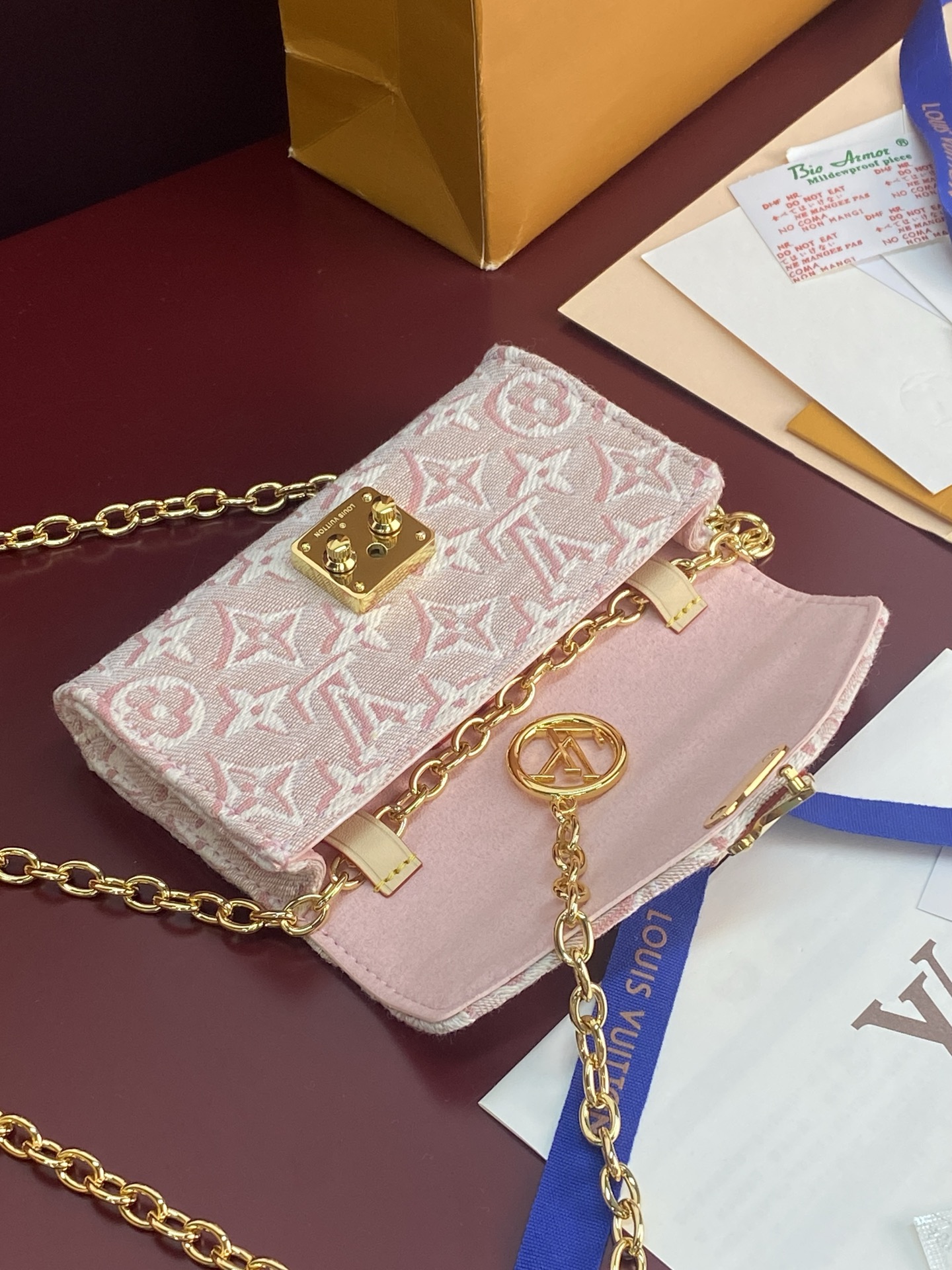 M4930Z 提花粉!(芯片版) POUCH METIS 腰带! 本款 LV Pouch Metis 腰带以考究笔触重绎 M4930Z 提花粉!(芯片版) POUCH METIS 腰带! 本款 LV Pouch Metis 腰带以考究笔触重绎