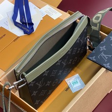 升级版本⚠️ M28733 芯片版! GASTON 迷你斜挎包!本款 Gaston 迷你斜挎包为 Monogram Ec 升级版本⚠️ M28733 芯片版! GASTON 迷你斜挎包!本款 Gaston 迷你斜挎包为 Monogram Ec