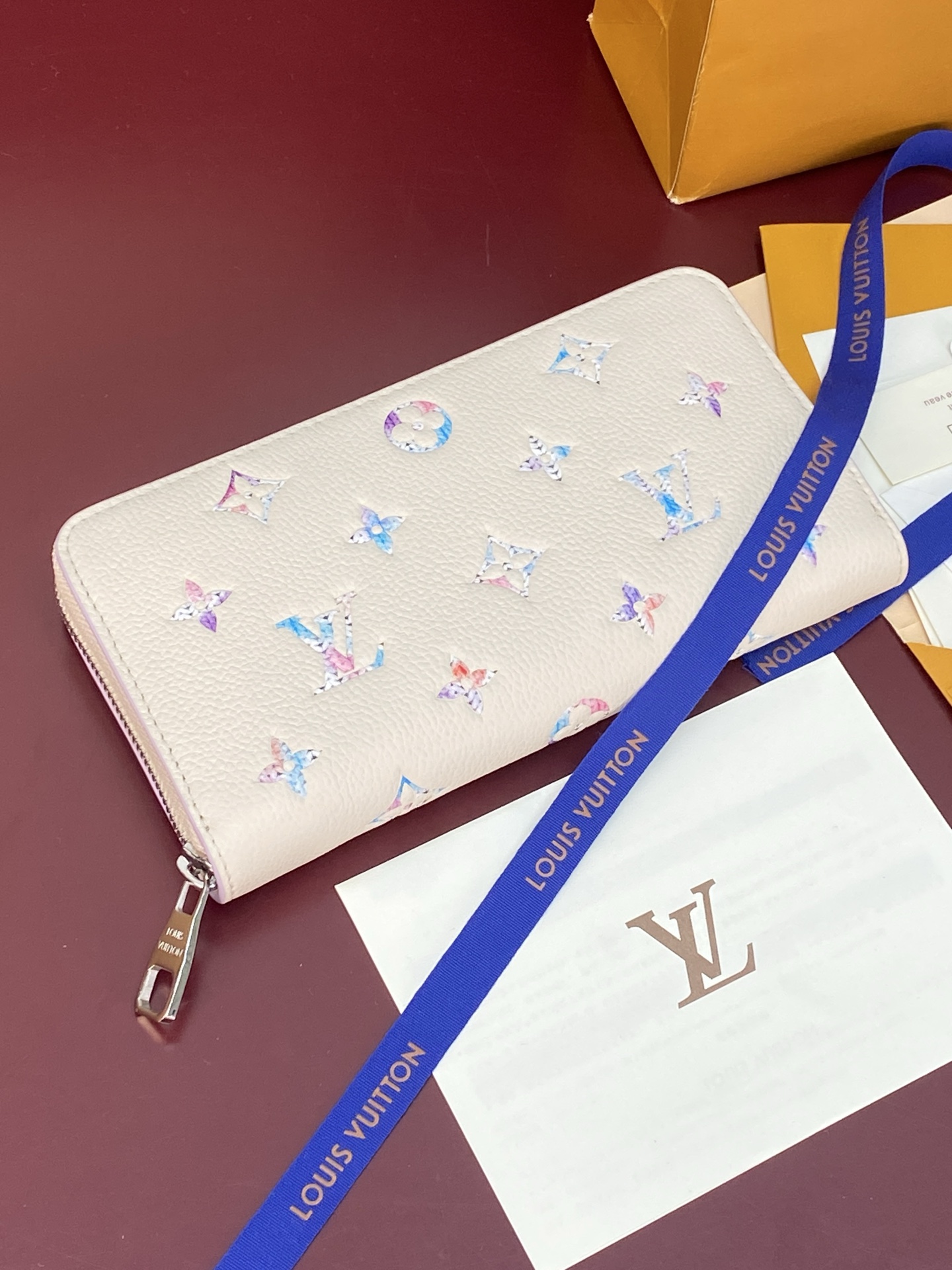 M2A358 马卡龙渐变 (芯片版!) Zippy 拉链钱夹!LOUIS VUITTON Zippy 柔和渐变色调印花拉 M2A358 马卡龙渐变 (芯片版!) Zippy 拉链钱夹!LOUIS VUITTON Zippy 柔和渐变色调印花拉
