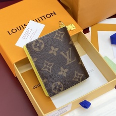 M29791 老花配黄!(芯片版) LV CHARMS 口袋钱夹!本款 LV Charms 卡夹出自 Rainbow 彩 M29791 老花配黄!(芯片版) LV CHARMS 口袋钱夹!本款 LV Charms 卡夹出自 Rainbow 彩
