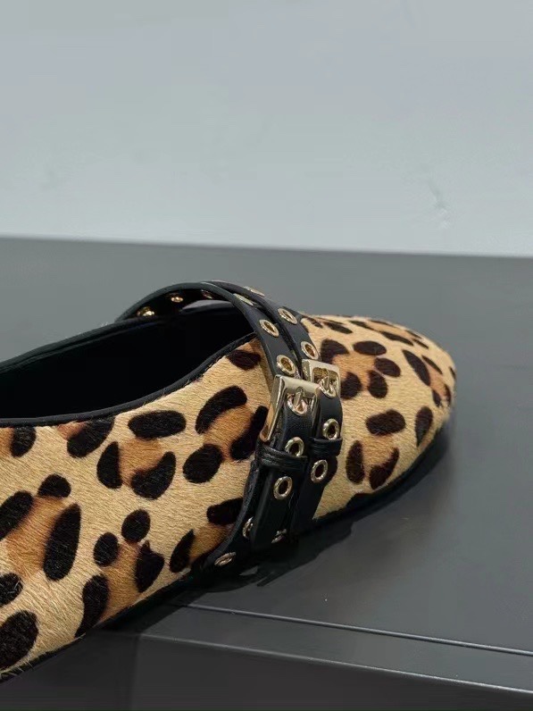 Alaia Ballet Shoes: French High-End Craftsmanship for Fashion Icons - 图片 7