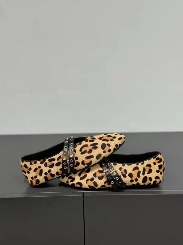 Alaia Ballet Shoes: French High-End Craftsmanship for Fashion Icons - 图片 2