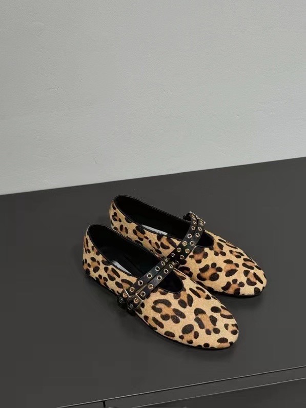 Alaia Ballet Shoes: French High-End Craftsmanship for Fashion Icons - 图片 5