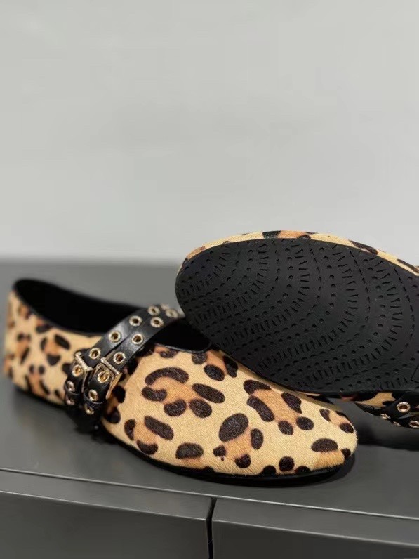 Alaia Ballet Shoes: French High-End Craftsmanship for Fashion Icons - 图片 8
