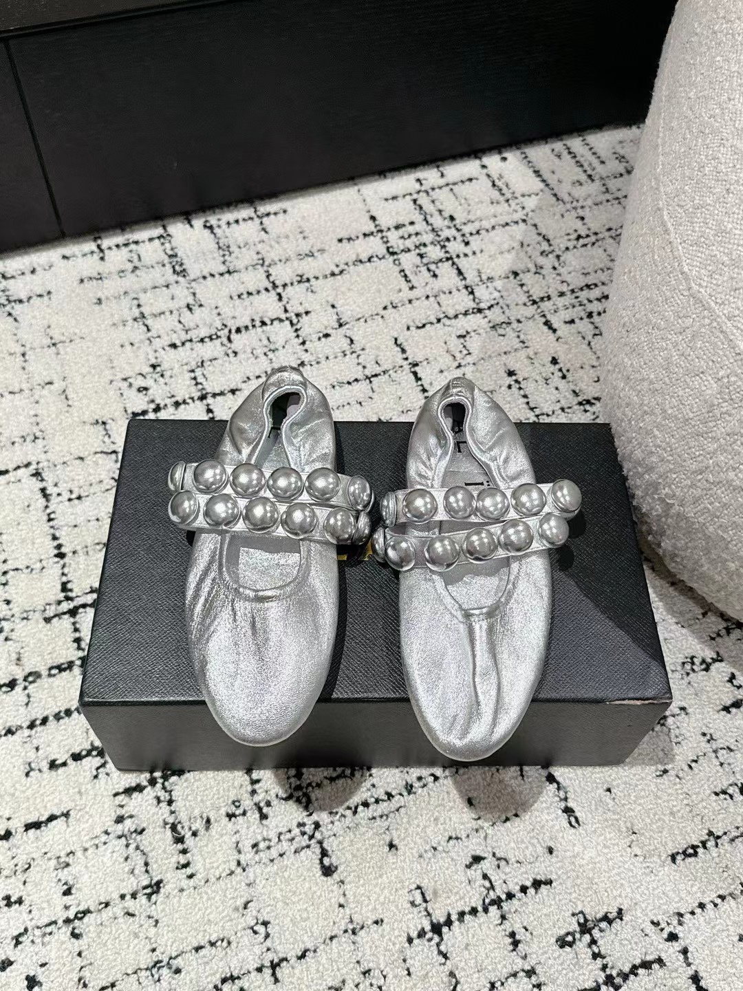 Azzedine Alaia: French High-End Fashion Brand Known for Timeless Elegance - 图片 1