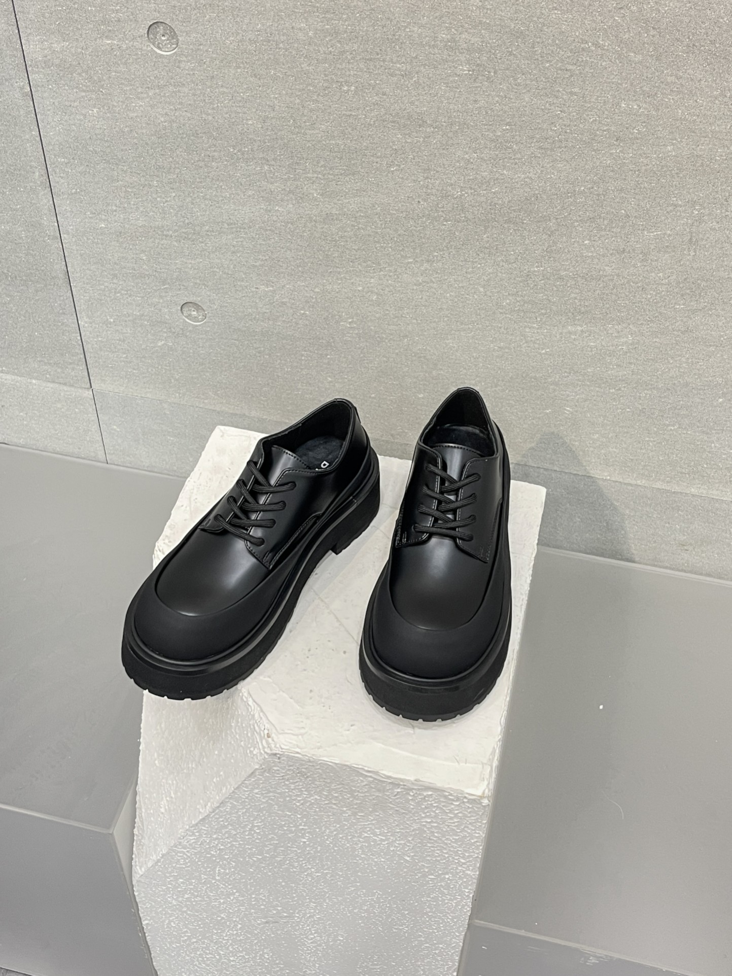 “2024 Black Series Big Head Shoes: Stylish and Comfortable Derby Shoes with Sheepskin Lining”