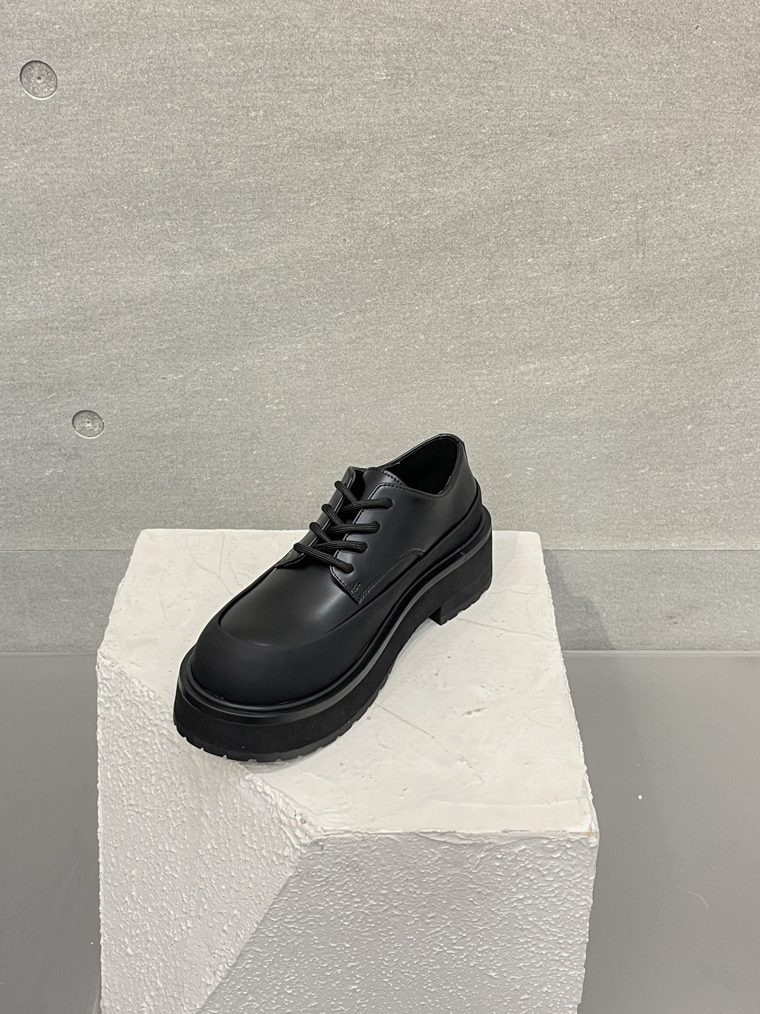 “2024 Black Series Big Head Shoes: Stylish and Comfortable Derby Shoes with Sheepskin Lining” - 图片 6