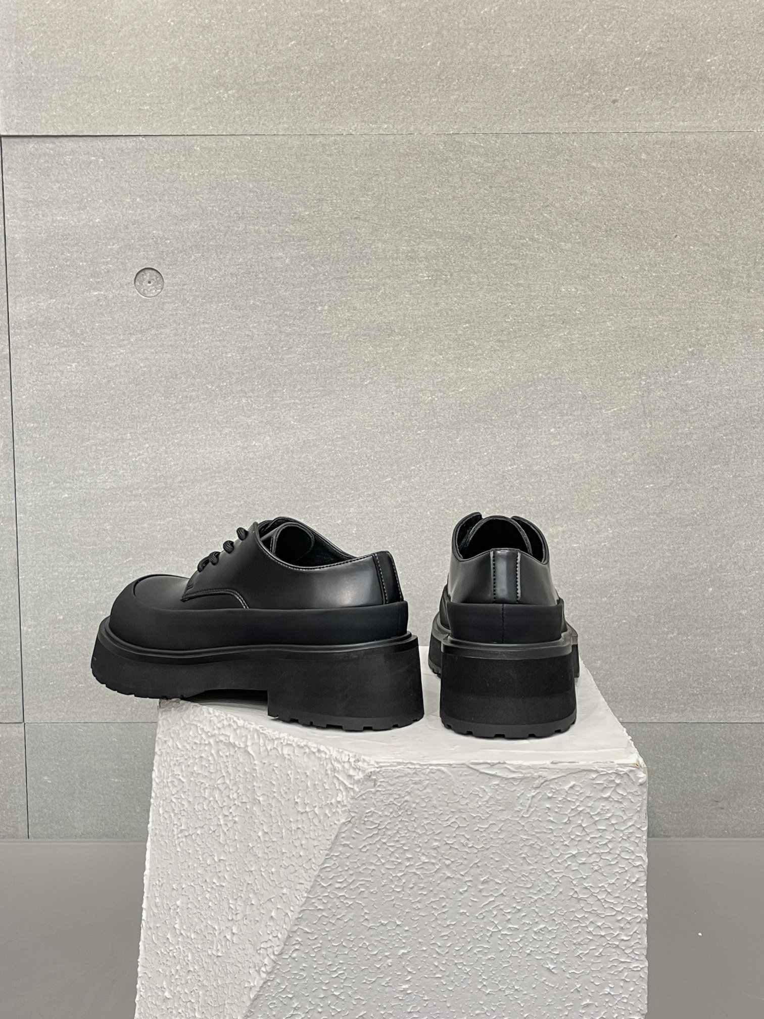 “2024 Black Series Big Head Shoes: Stylish and Comfortable Derby Shoes with Sheepskin Lining” - 图片 7