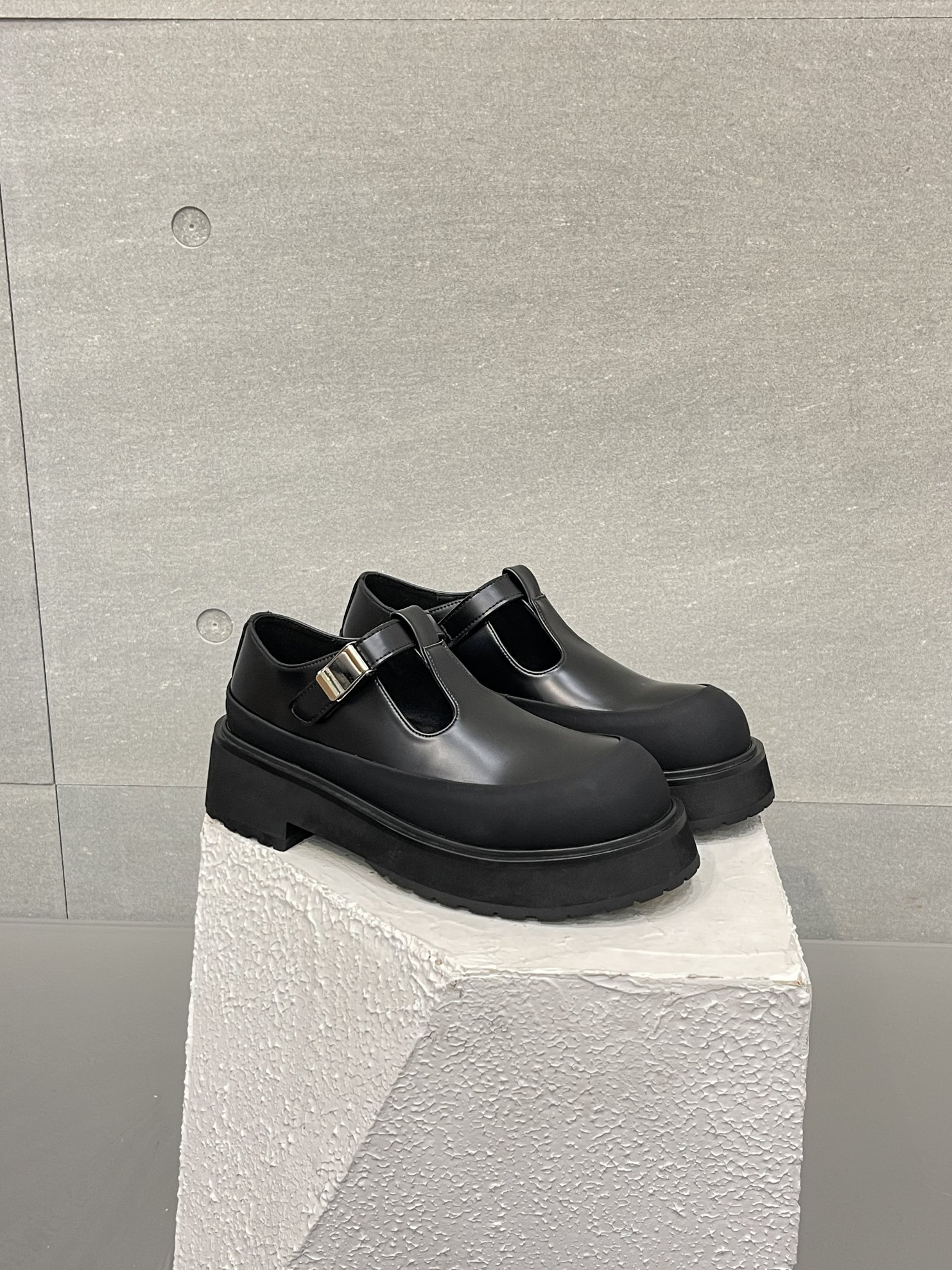 “500 Offer for DYMONLATERY 2024 Black Series Big Head Shoes” - 图片 3