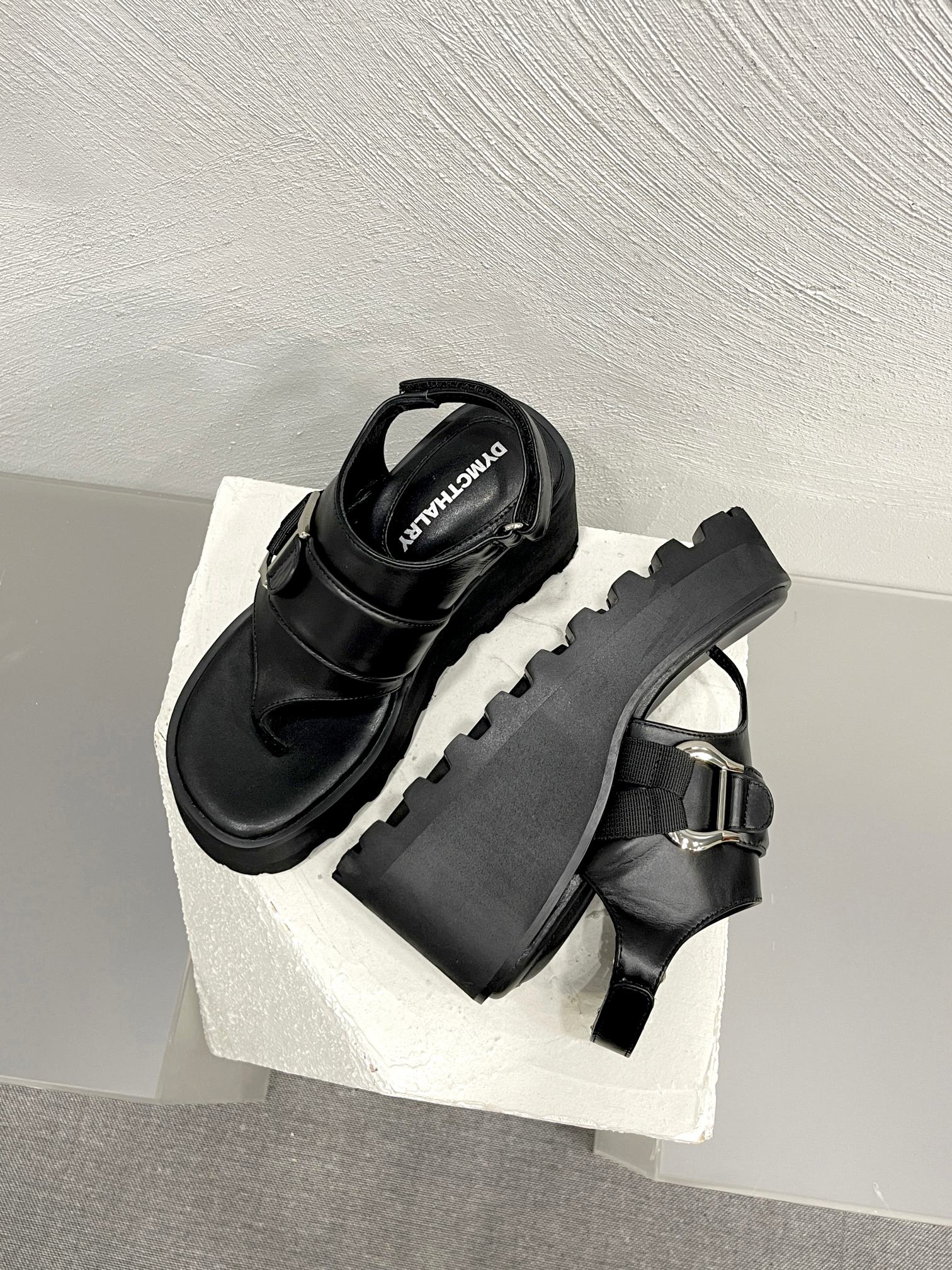 Trendy Loafers and Slippers: Super-Hot Styles for Sweet Girls at $462 - 图片 4