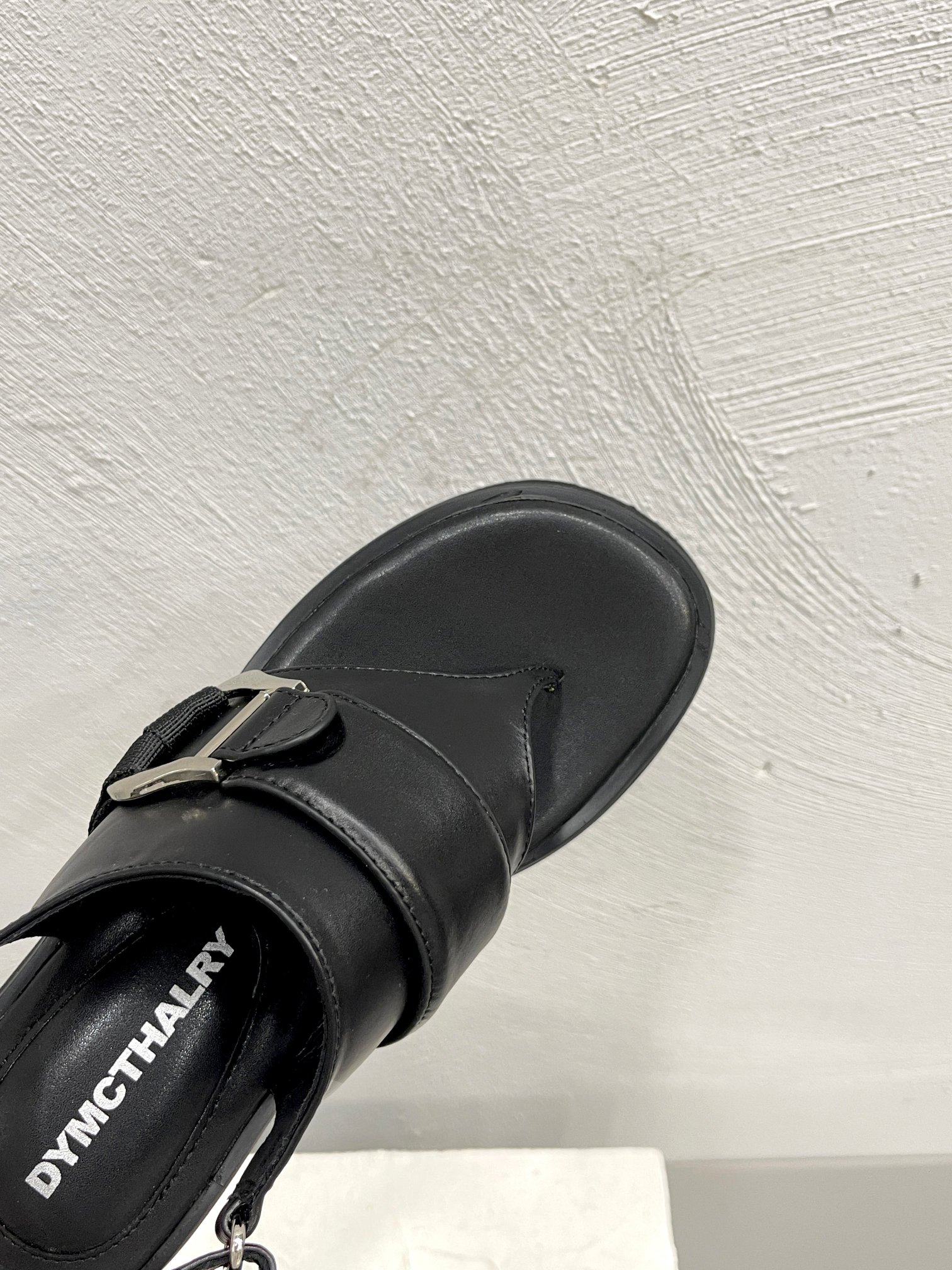 Trendy Loafers and Slippers: Super-Hot Styles for Sweet Girls at $462 - 图片 7