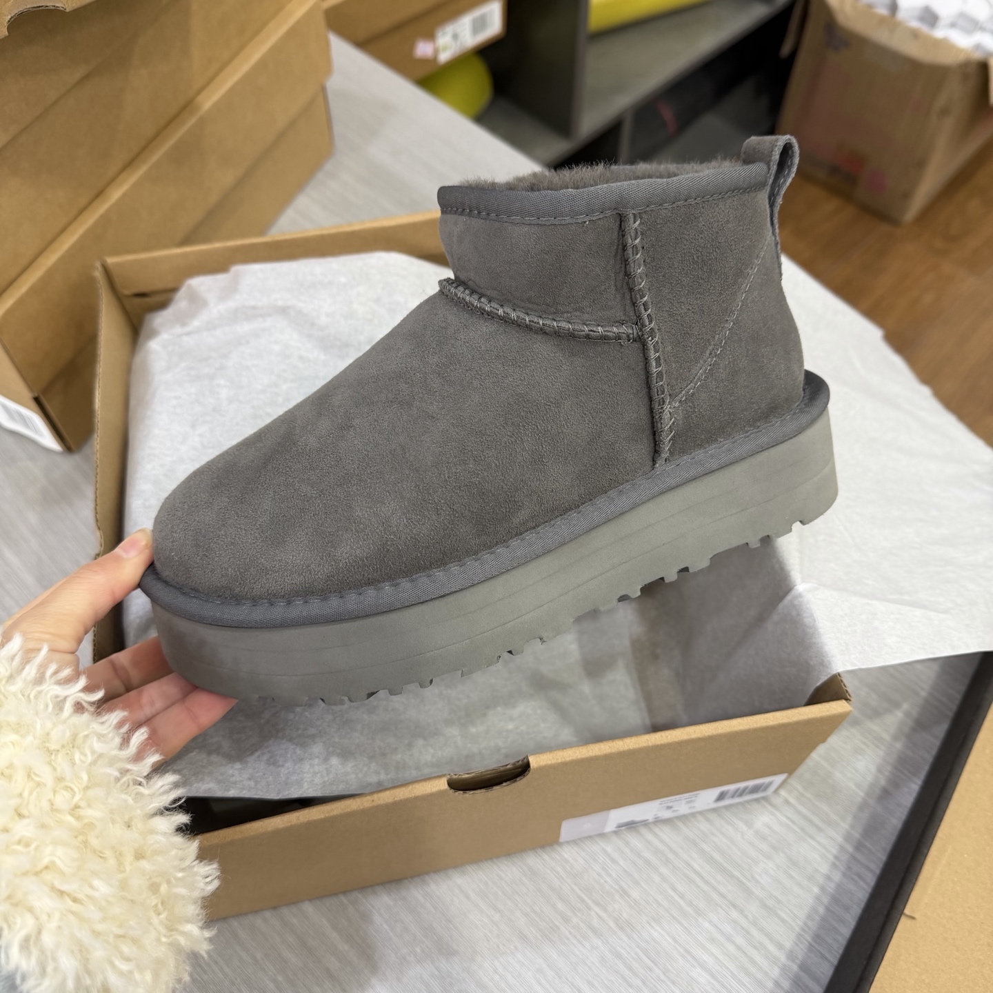Balenciaga 无标3公分灰色 码数35-40 无售后。皮毛一体