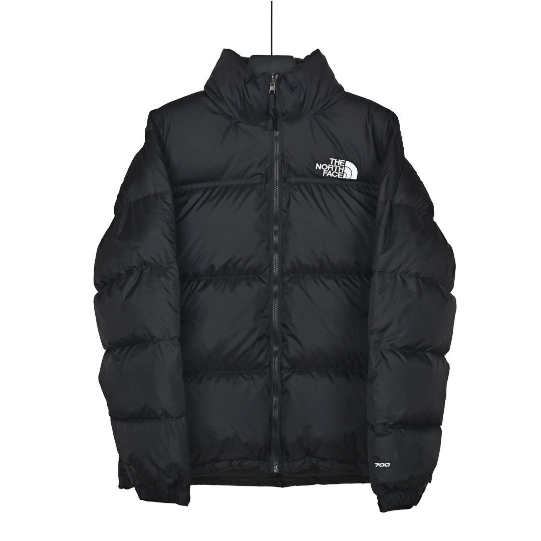 𝐓𝐡𝐞 𝐍𝐨𝐫𝐭𝐡 𝐅𝐚𝐜𝐞 𝐍𝐮𝐩𝐭𝐬𝐞 𝐃𝐨𝐰𝐧 𝐉𝐚𝐜𝐤𝐞𝐭  北面1996 Nuptse 经典款美版羽绒服

🔝产品配色: 黑色  奶白色  纯白色  小麦色  酒红色  抹茶色  粉色  墨绿色  藏青色 橙色 

🔝产品尺码：XS S M L XL XXL

🔝经典1996于今年9月1日重新复刻官网发售，涨价同时更新了面料，购入最新ZP开发，开版多次，力求完美还原，小到一针一线，大到面料五金，均由某国内一线品牌代工大厂制作。真正市面顶级，一分价钱一分货。欢迎对比市面其他版本。

🔝产品介绍：
1️⃣市面最好刺绣，刺绣采用进口田岛绣花万针刺绣，采用进口7号针，日本女皇绣线，保证每字饱满工、立体感清晰。
2️⃣填充RDS认证高品质700蓬80%白鸭绒，不做任何虚假宣传。保证保暖性的同时，更加轻便。轻松低于零下30多度严寒低温。
3️⃣独家定制40D格子四级防泼水布料，手感丝滑还原zp。高端防跑绒涂鸦里布+380T三防胆布.绝不钻绒（如有钻绒随意换新）。
4️⃣DWR防泼水面料，通过后期整理技术，从而将水分阻截在面料表面，实现防泼水效果，偶遇小雨也能抵挡片刻，轻质耐磨防撕裂，更具出色的防风防泼水性能，为户外活动提供属实防护。
5️⃣正品YKK吉田ISO9000拉链，拉动更丝滑流畅，区别市面假YKK。
6️⃣独家定制五金辅料，100%还原ZP。辅料及扣子均采用原版一致铜芯弹簧，非市面铁芯弹簧。
7️⃣本店拳头级产品，累计销售10万余件。好评无数，售前售后均有保障，放心卖。

🔝产品包装：独家定制旗舰店原版快递包装纸箱，胶带，还原ZP。区别以往超薄飞机盒，更加精美有档次。超大超厚超硬超有质感。完美应对快递暴力搬运，不会再发生以往纸箱压扁，客户收到箱子被破坏等情况。