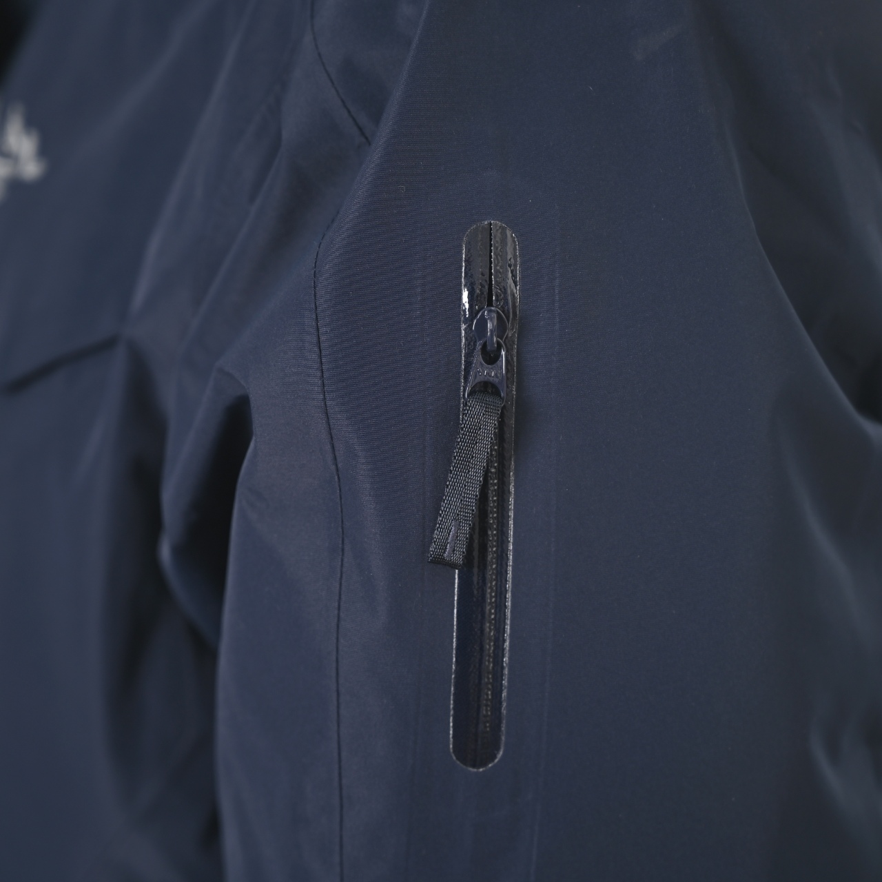 ARC‘TERYX 鸟家 Macai大买菜可拆帽羽绒服 产品配色:黑色 藏蓝色 极地白 贝栗粉 幻影紫 云水蓝