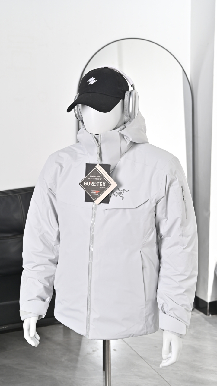 ARC‘TERYX 鸟家 Macai大买菜可拆帽羽绒服

产品配色：黑色 藏蓝色 极地白 贝栗粉 幻影紫 云水蓝

尺码：XS-XXL