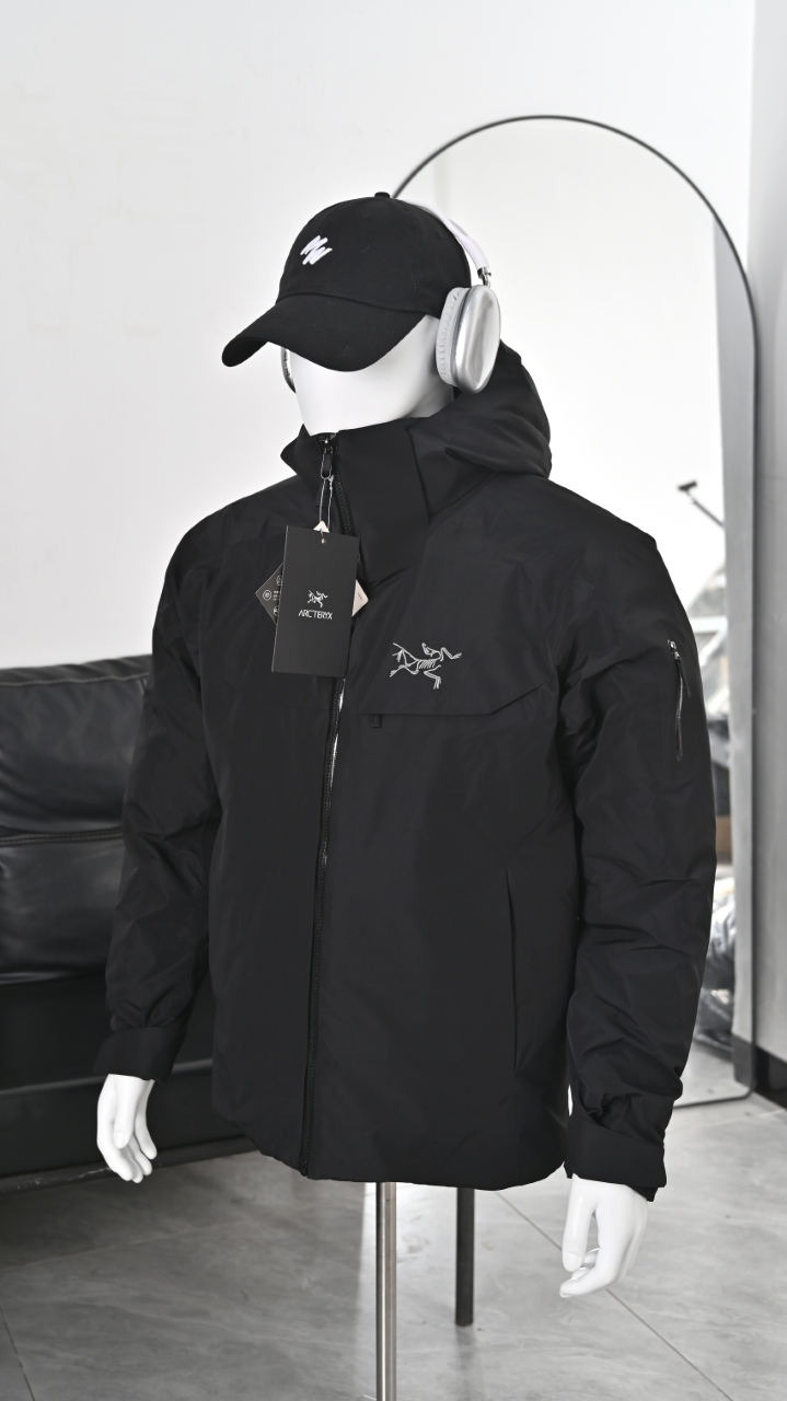 ARC‘TERYX 鸟家 Macai大买菜可拆帽羽绒服

产品配色：黑色 藏蓝色 极地白 贝栗粉 幻影紫 云水蓝

尺码：XS-XXL