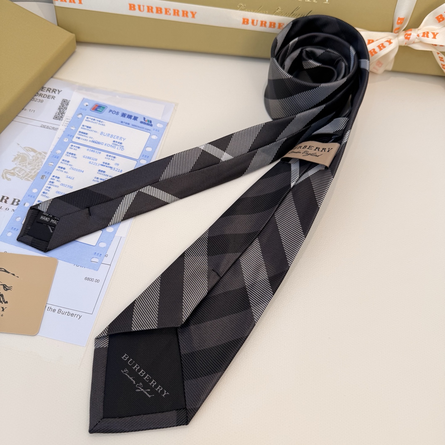 “Vintage B Family Silk Tie: Elegant Choice for Men’s Fashion Statement” - 图片 6
