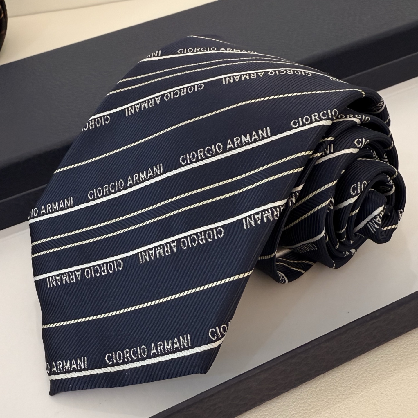 Luxury EMPORIO ARMANI Arrow-Cut Tie: Elegance for Modern Business Events. - 图片 2