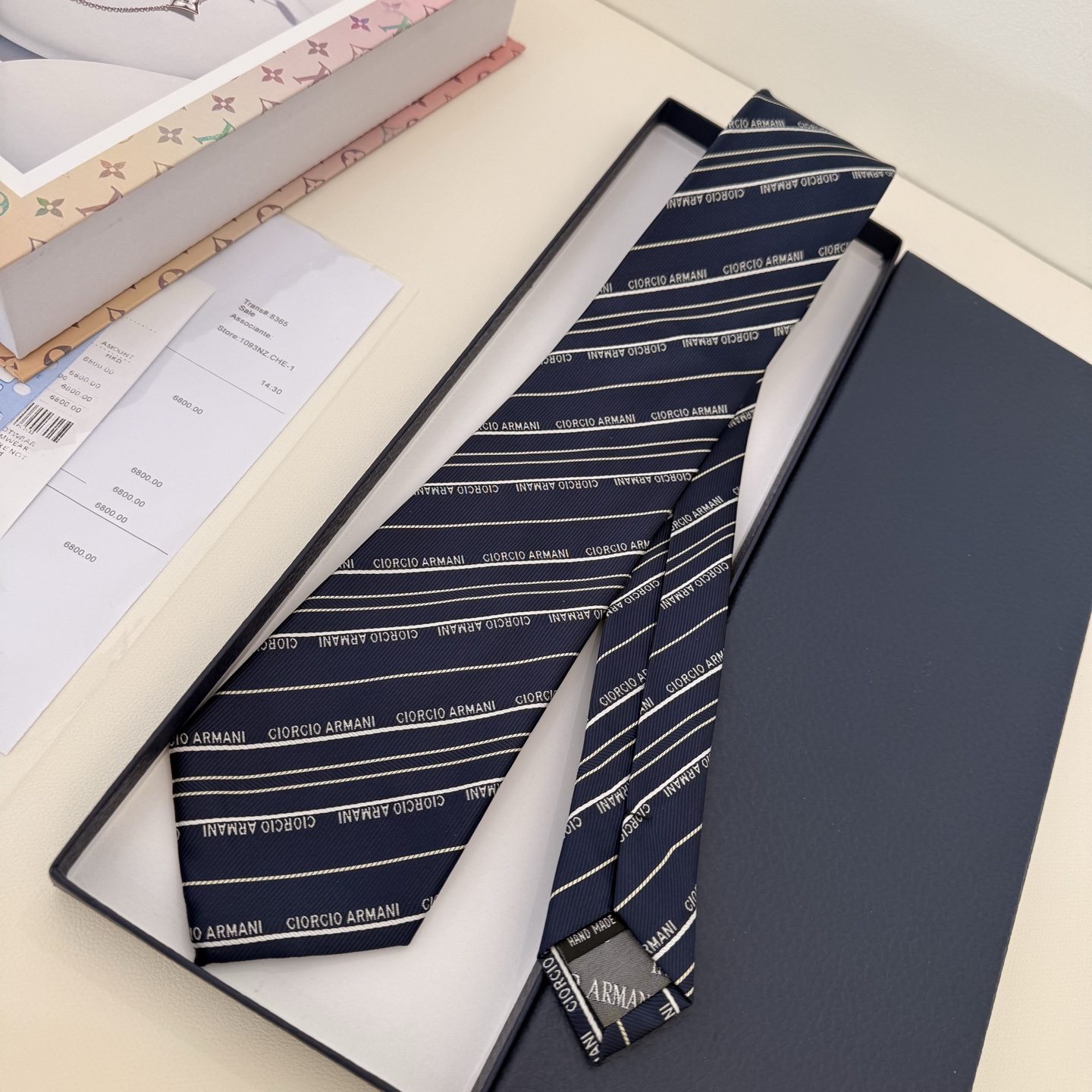 Luxury EMPORIO ARMANI Arrow-Cut Tie: Elegance for Modern Business Events. - 图片 8
