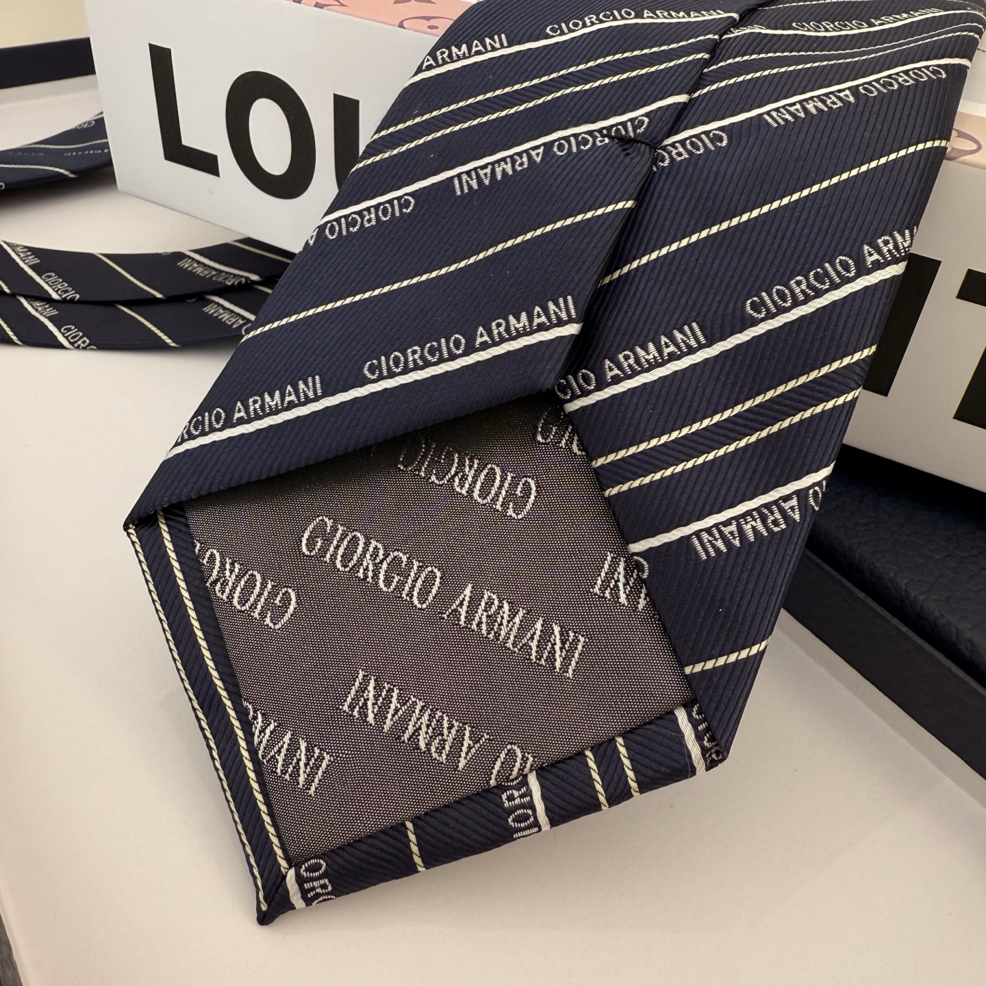 Luxury EMPORIO ARMANI Arrow-Cut Tie: Elegance for Modern Business Events. - 图片 7