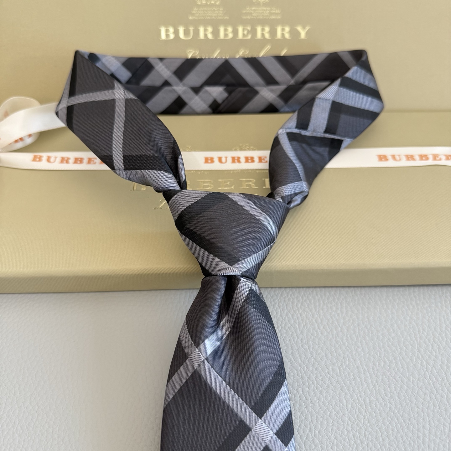 “Vintage Silk Ties for Men: Elegant Style and Homogeneity by B Family” - 图片 9