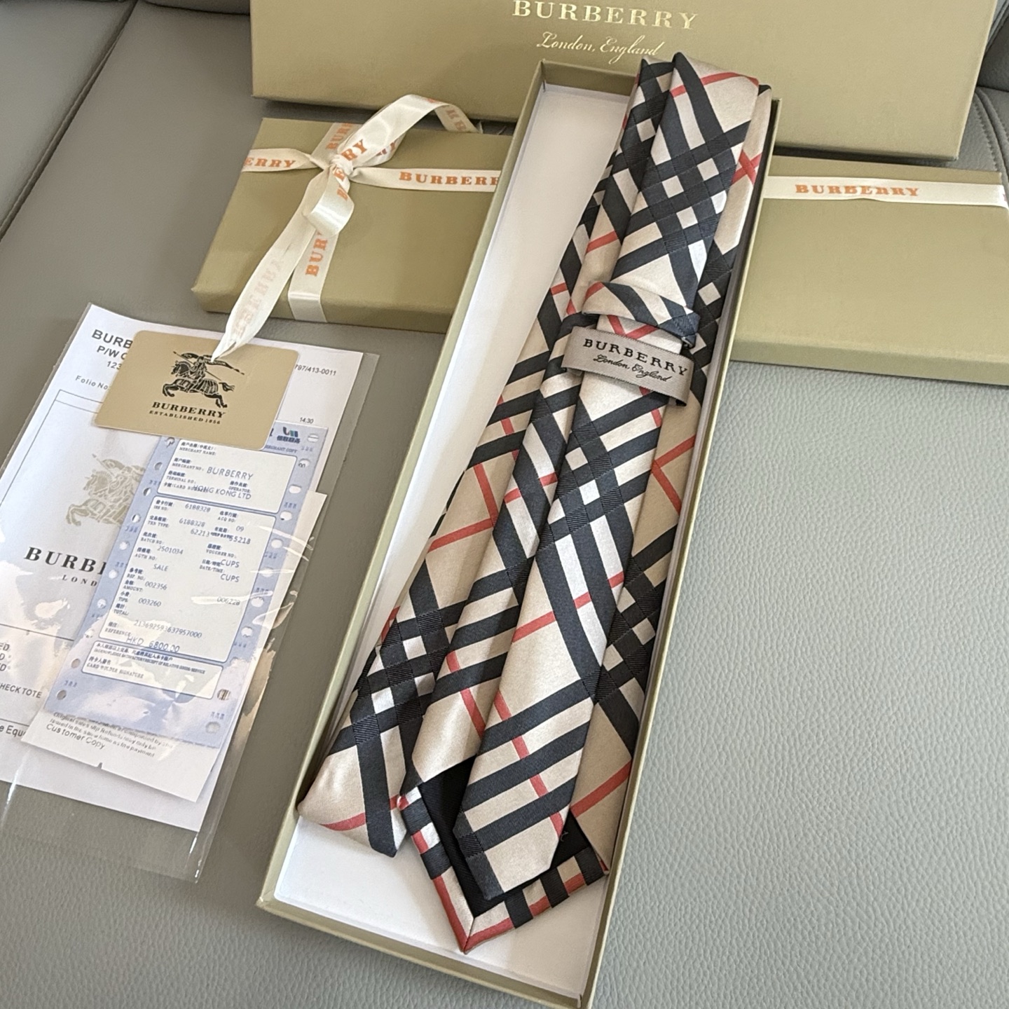 “Vintage Horse-Marked Silk Tie Cabinets for Men’s Elegant Style Presentation” - 图片 3