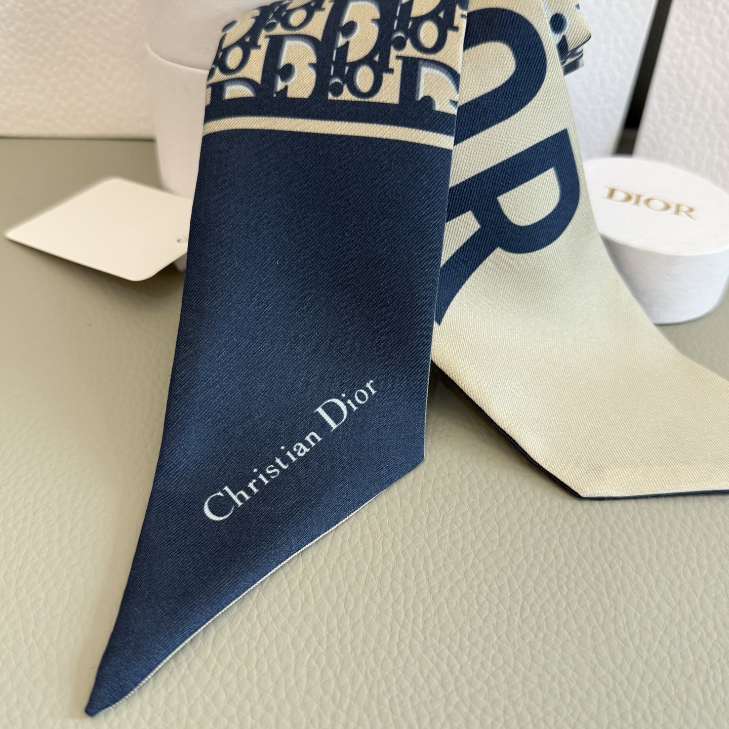 High-Quality 95m² Blue-Grey Ribbon Cabinet with Classic Design and Fine Workmanship - 图片 4