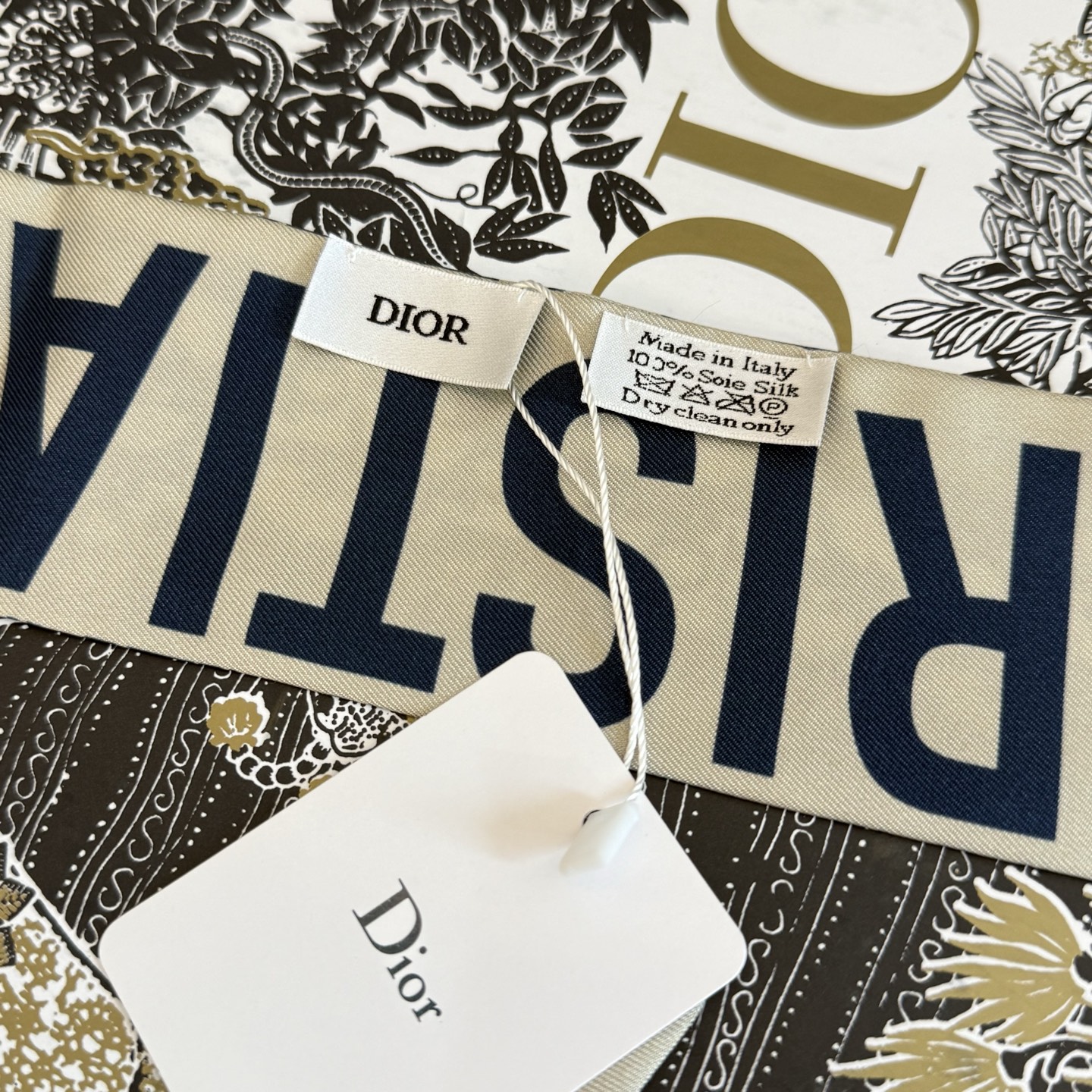 High-Quality 95m² Blue-Grey Ribbon Cabinet with Classic Design and Fine Workmanship - 图片 6