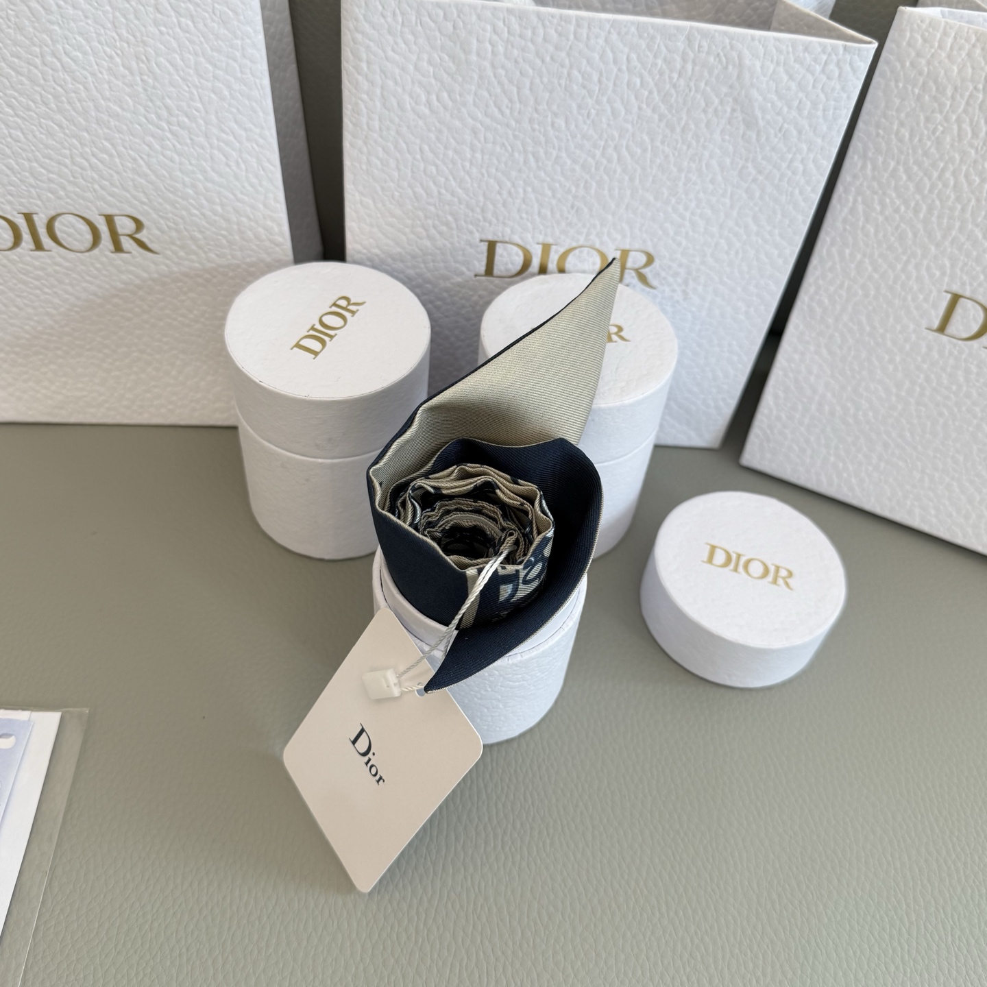 High-Quality 95m² Blue-Grey Ribbon Cabinet with Classic Design and Fine Workmanship - 图片 5