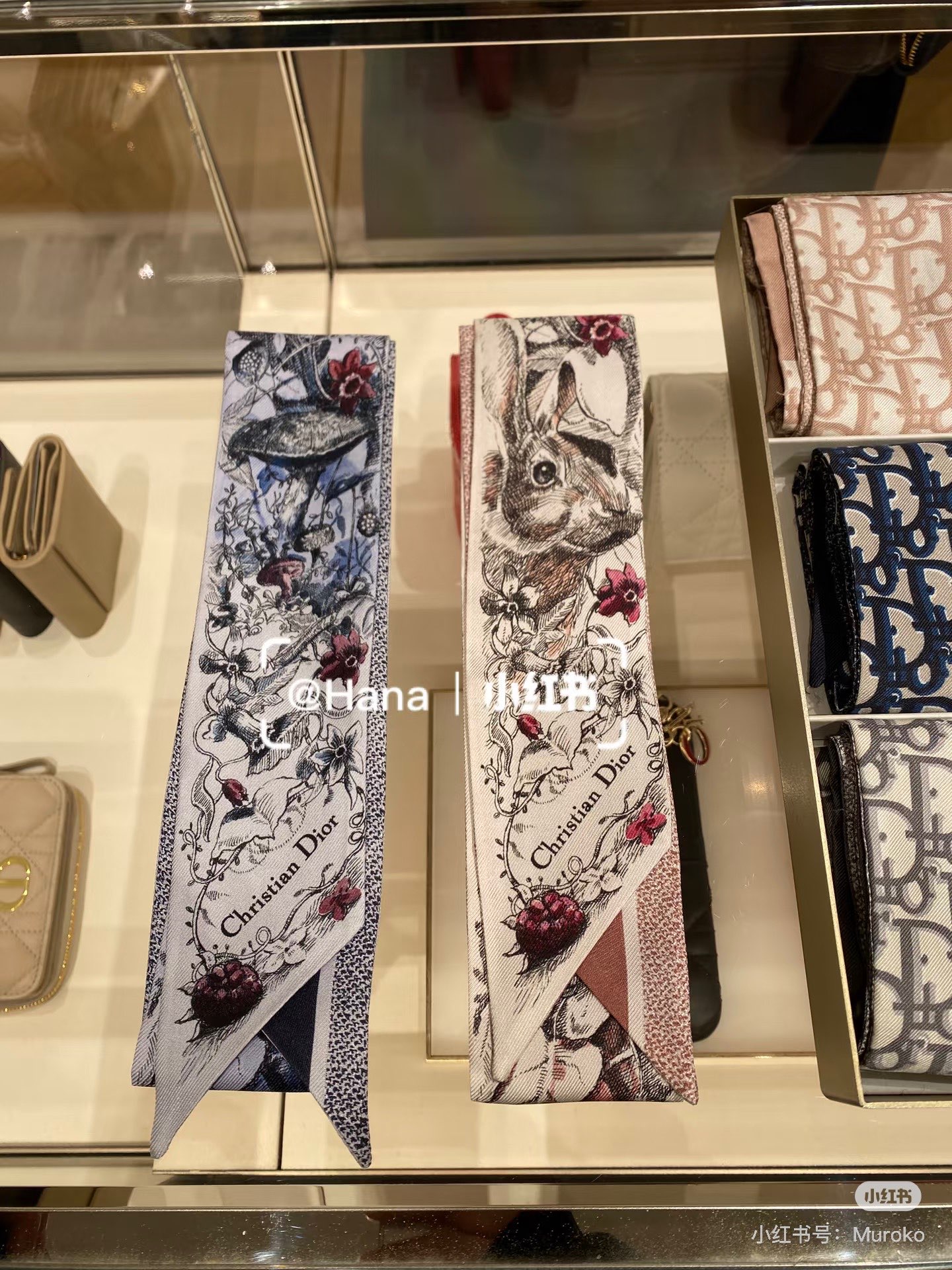 NO:306324,Pidior Rabbit limited style hairband The small silk scarf silk twill fabric is carefully crafted, with a slender fit and pointed design, with a classic and chic style. The back is decorated with a contrasting 