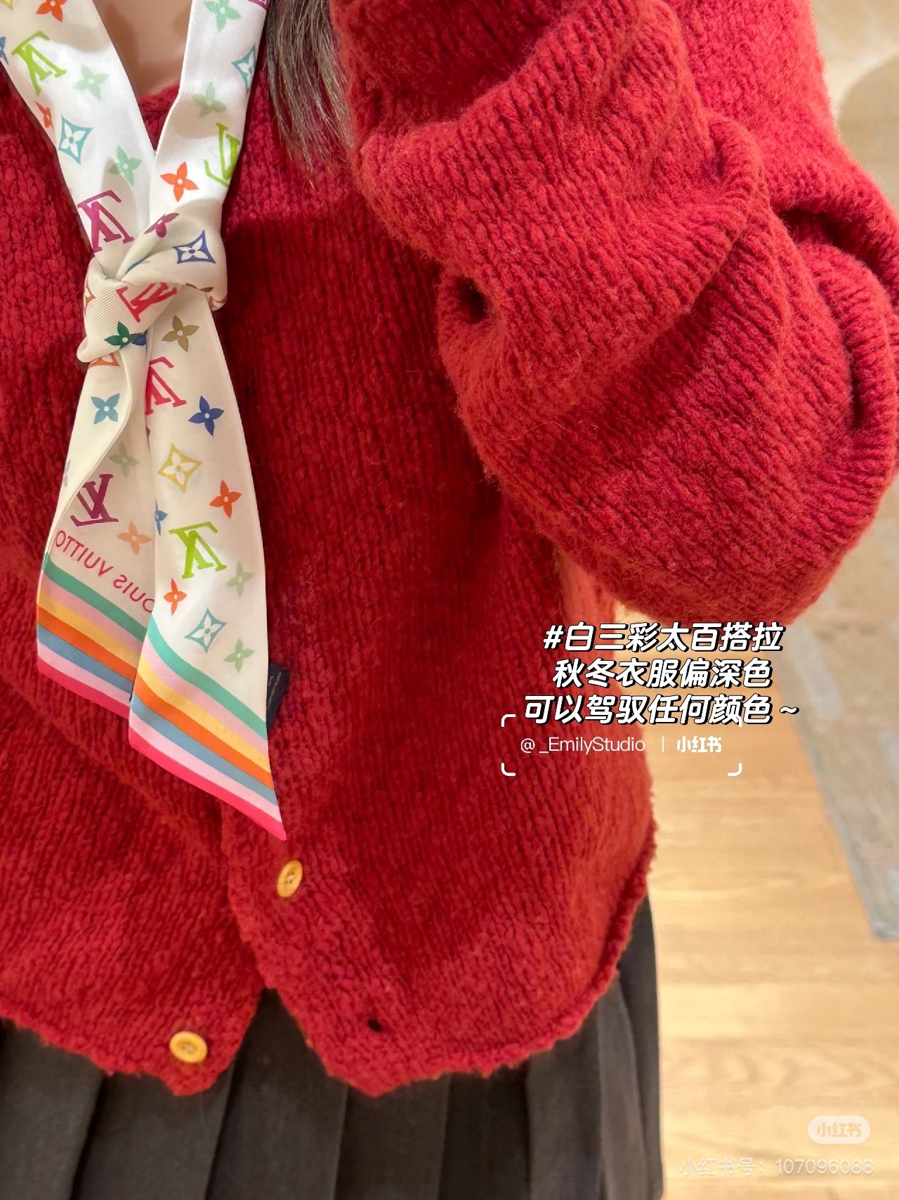 NO:306326,Praise Lv's official new scarf Murakami Takashi, the most cost-effective single scarf, this time the joint brand is elegant, dignified, lively and fashionable. I admit that you are really good at Lv~ I decided to have her at the first sight when I saw the scarf!  Control me in one second!  !  !  Silk scarf, streamer, streamer, hair tie, louis vuitton, real silk19860909批 Lv官方新款丝巾村上隆 白三彩性价比最高单品丝巾 这次联名优雅端庄又活泼时尚  我承认lv你真的很会诶～ 看到丝巾的第一眼就决定拥有她！ 一秒硬控我！！！真丝 丝巾,飘带,飘带，发束,louis vuitton,real silk,accessory