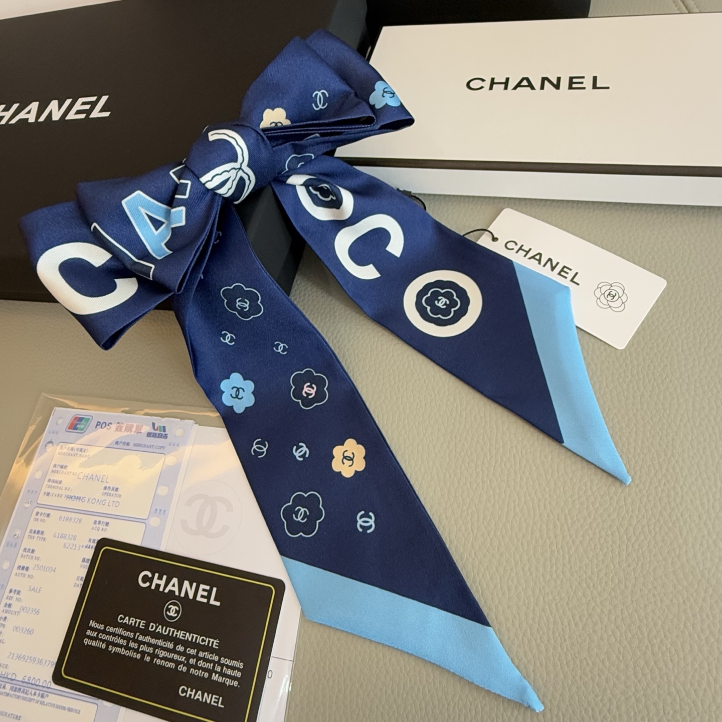 💰香奈儿 Twilly小丝巾来了，Chanel 名副其实的小可爱，
人手三条闭眼收，我都不拦着 N久都没