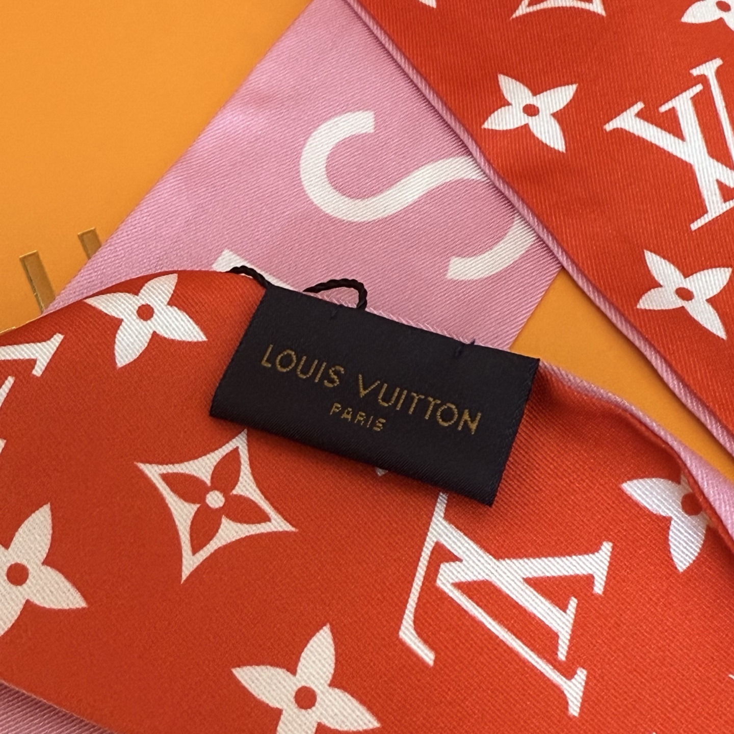 Luxurious LV Silk Scarf: Twilight Leaves Design, 120x5cm, Perfect for Any Outfit - 图片 6