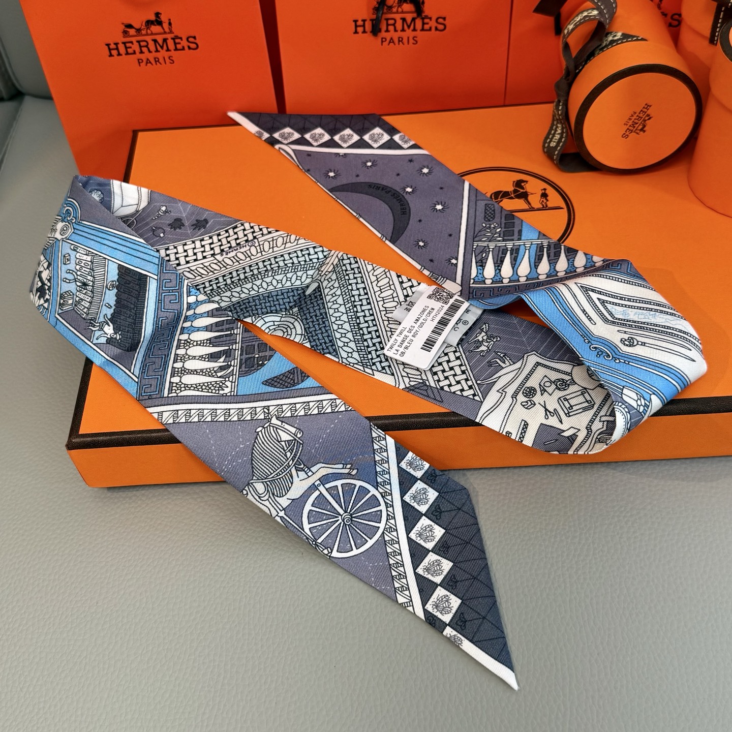 💰爱马仕Hermes “奇珍异宝”Twilly小丝巾
Twilly小丝巾（100%桑蚕丝）重磅18姆米斜