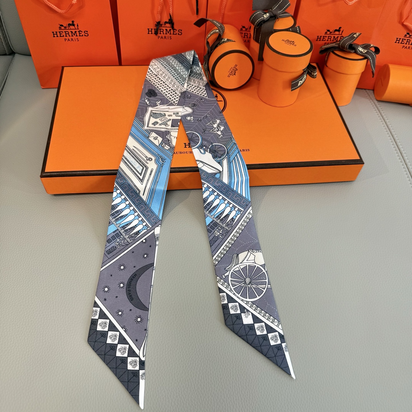 💰爱马仕Hermes “奇珍异宝”Twilly小丝巾
Twilly小丝巾（100%桑蚕丝）重磅18姆米斜