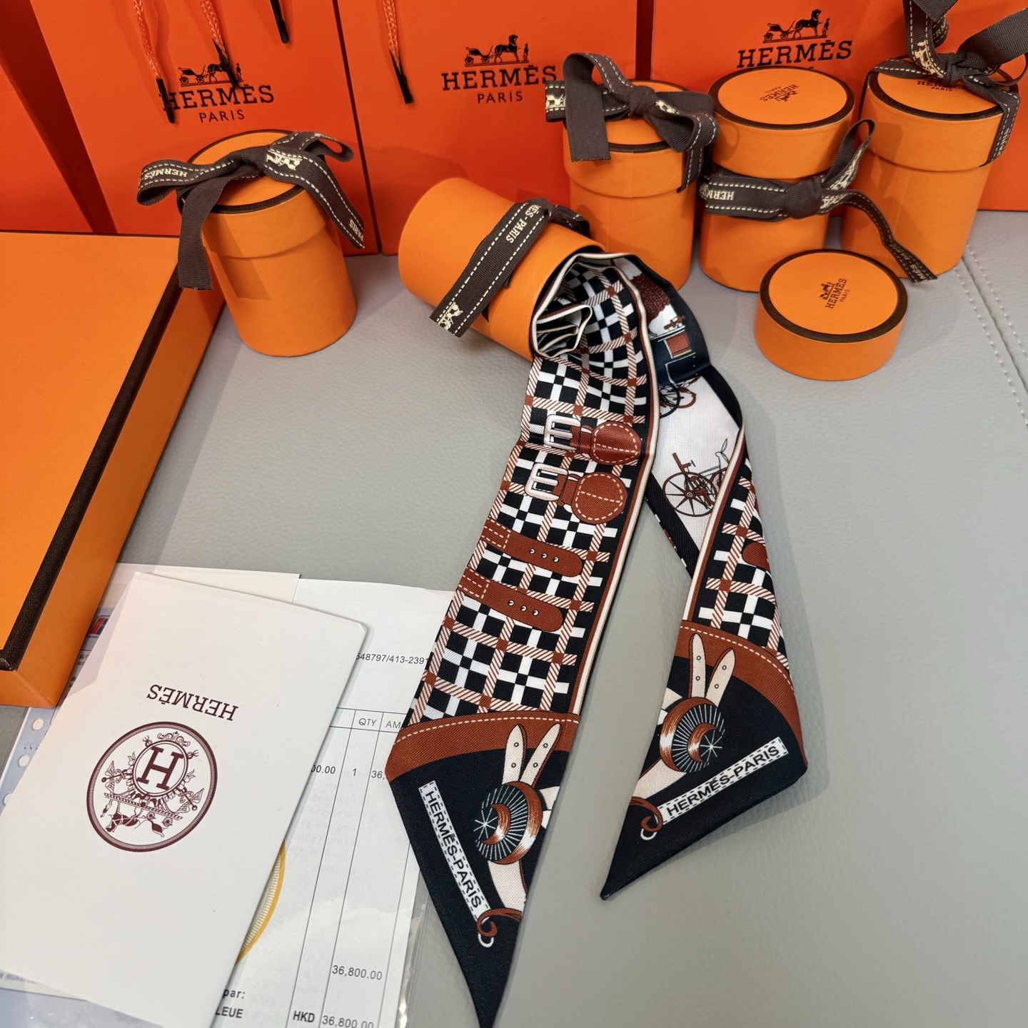 💰爱马仕Hermes“新式座驾”Twilly小丝巾
Twilly小丝巾（100%桑蚕丝）
这款小巧的真丝