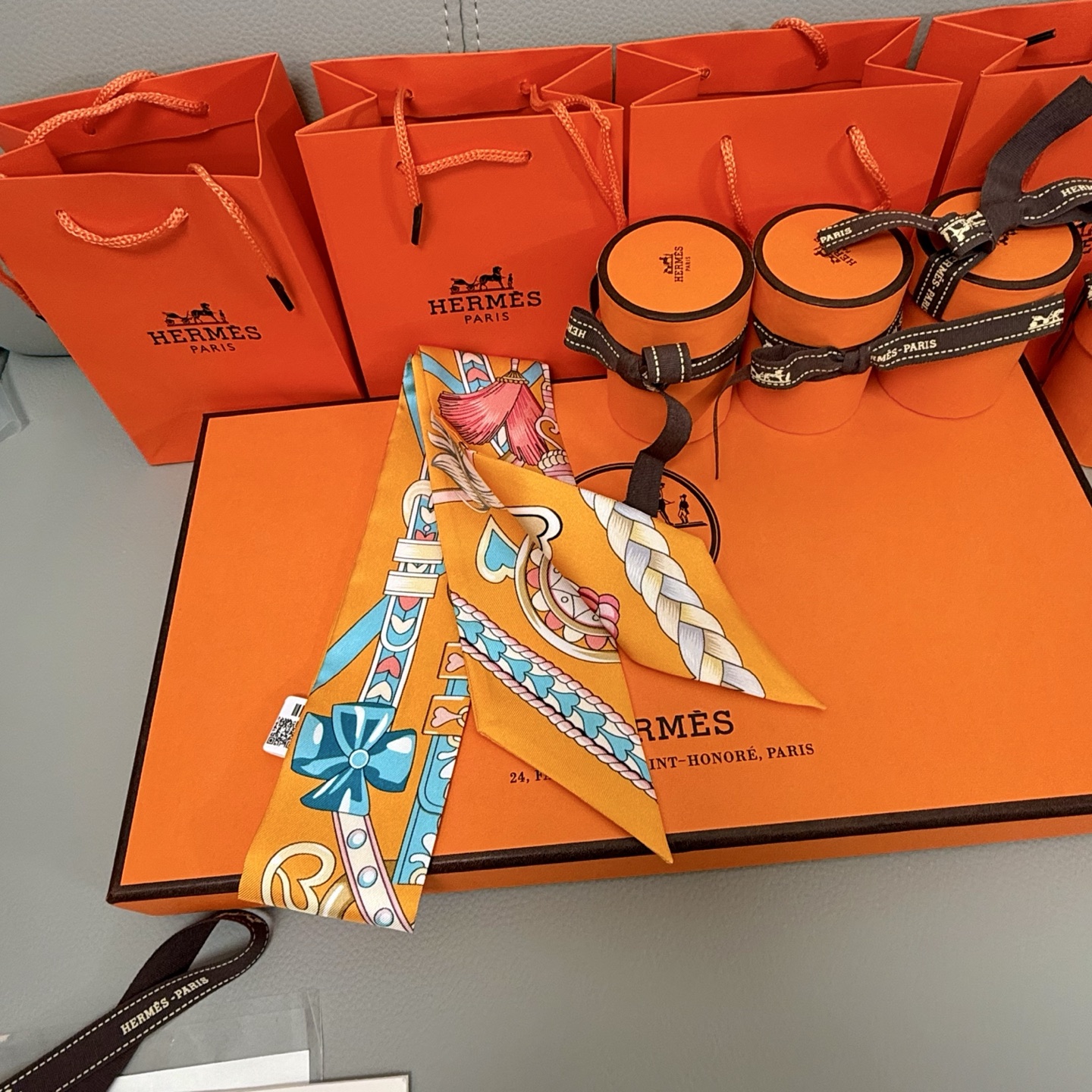 特价💰爱马仕HERMES “甜蜜的鞍具”Twilly小丝巾
Twilly 小丝巾（100%桑蚕丝）重磅1