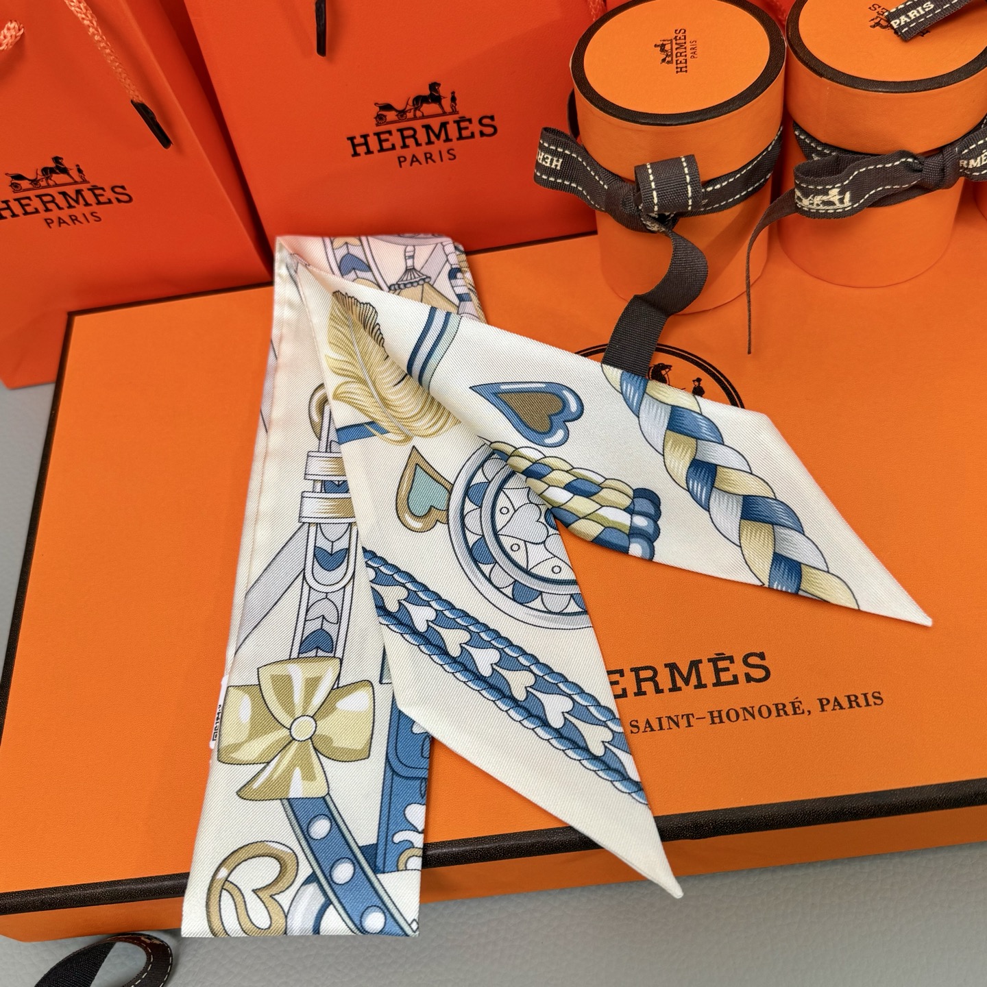 特价💰爱马仕HERMES “甜蜜的鞍具”Twilly小丝巾
Twilly 小丝巾（100%桑蚕丝）重磅1