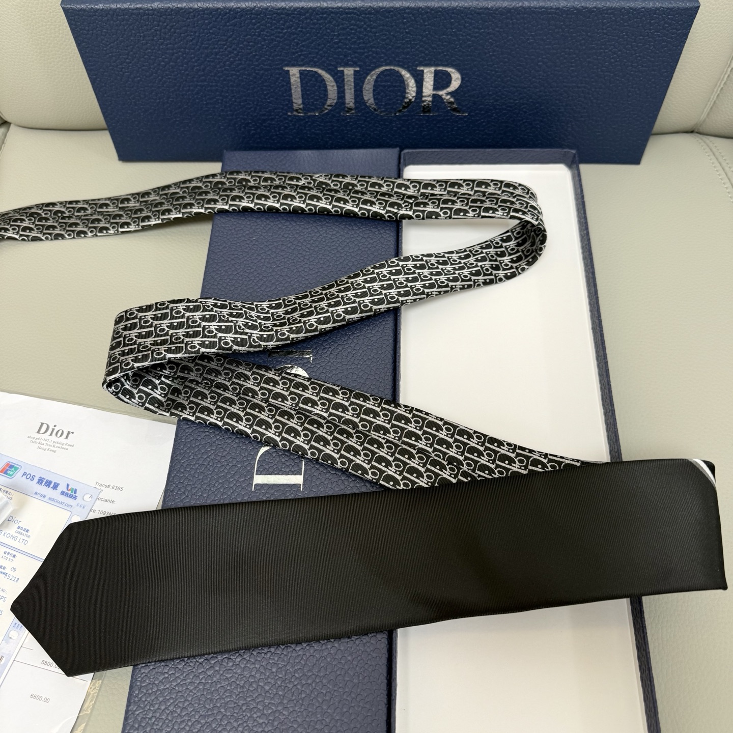 Iconic 192-Year-Old Dior Logo Tie for Men: Fine Craftsmanship and Elegance - 图片 7