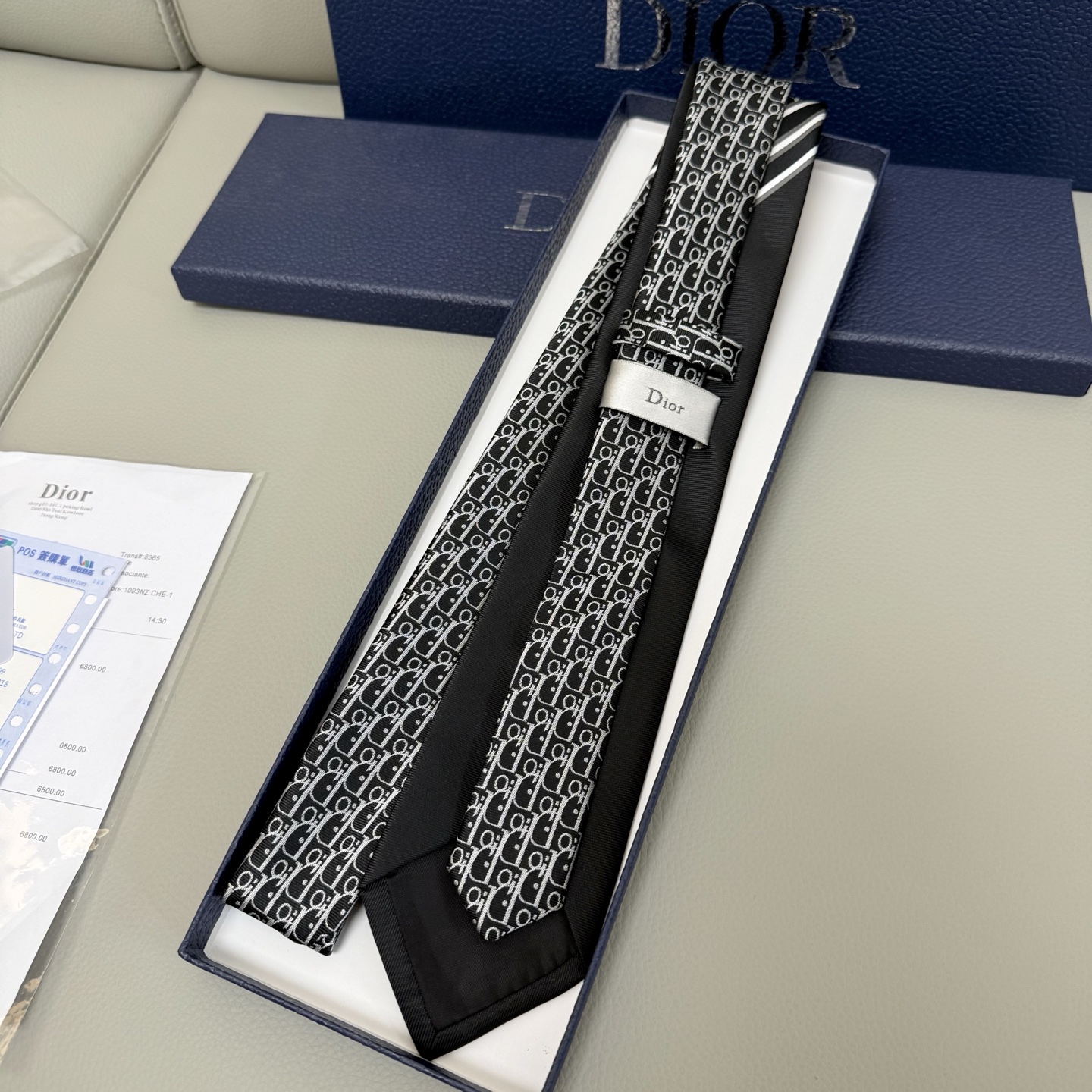 Iconic 192-Year-Old Dior Logo Tie for Men: Fine Craftsmanship and Elegance - 图片 3