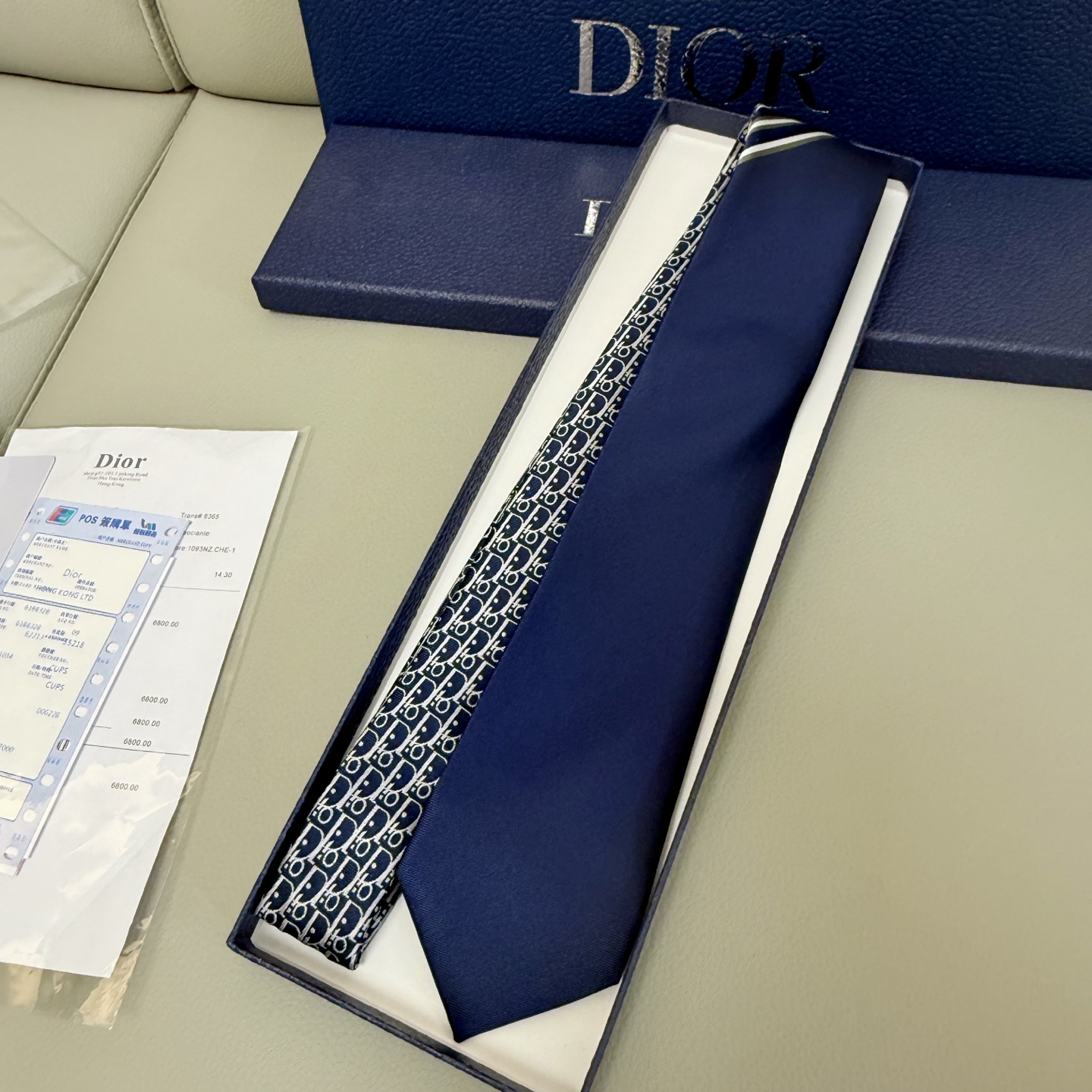 Luxurious and Stylish: 192-Year-Old Dior Logo Tie for Men’s Fashion Statement - 图片 2