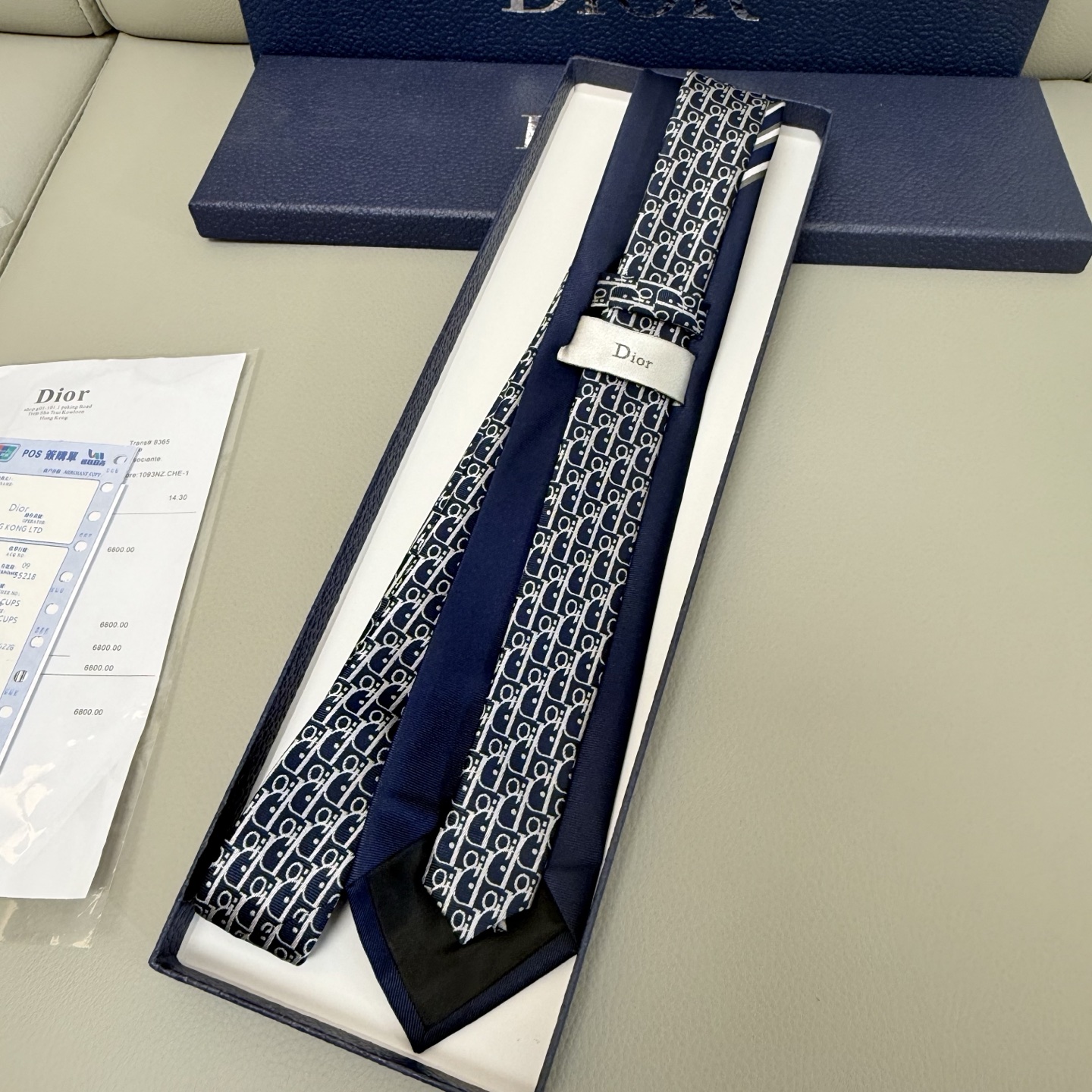 Luxurious and Stylish: 192-Year-Old Dior Logo Tie for Men’s Fashion Statement - 图片 3