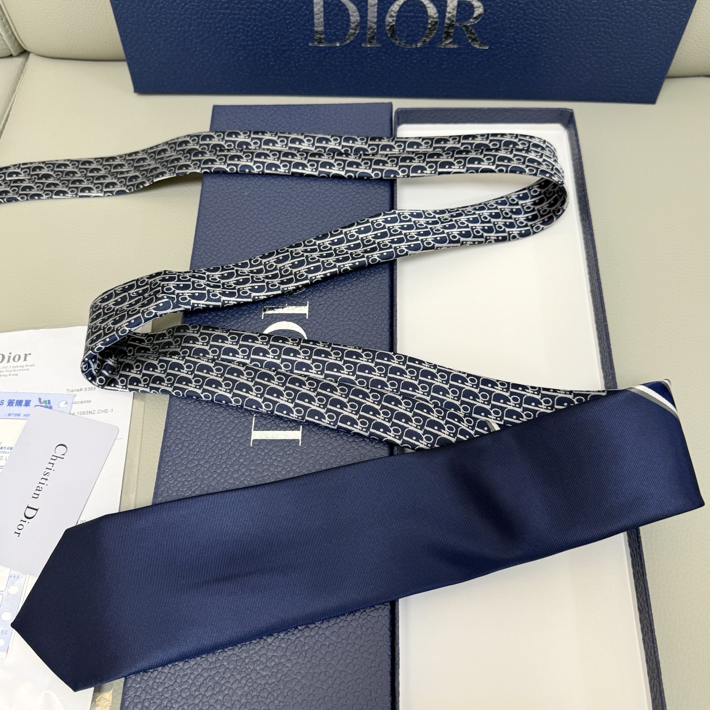Luxurious and Stylish: 192-Year-Old Dior Logo Tie for Men’s Fashion Statement - 图片 5