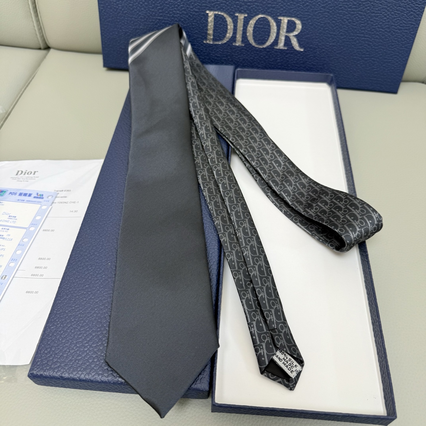 “Iconic Dior Logo Tie: Elegant Homogeneity for Men’s Personality Display” - 图片 5