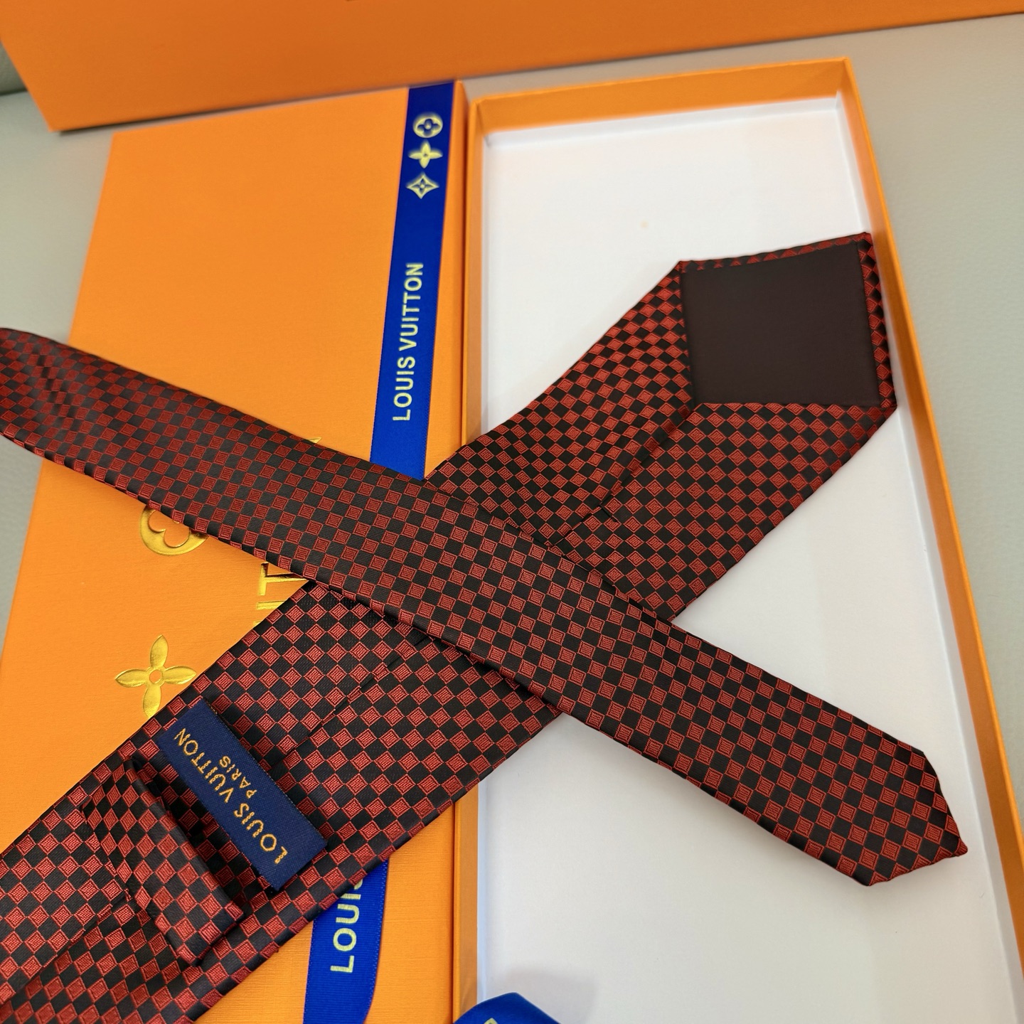 Elegant Craftsmanship: Men’s Damier Pattern Silk Tie Collection for Stylish Presentations - 图片 8
