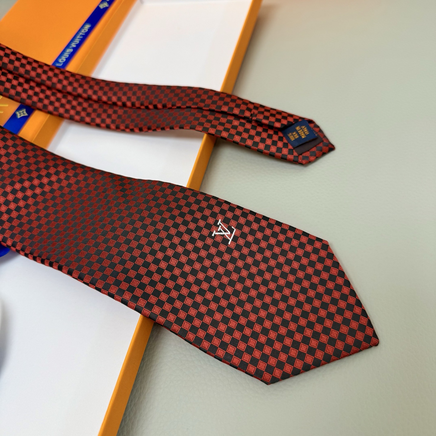 Elegant Craftsmanship: Men’s Damier Pattern Silk Tie Collection for Stylish Presentations - 图片 7
