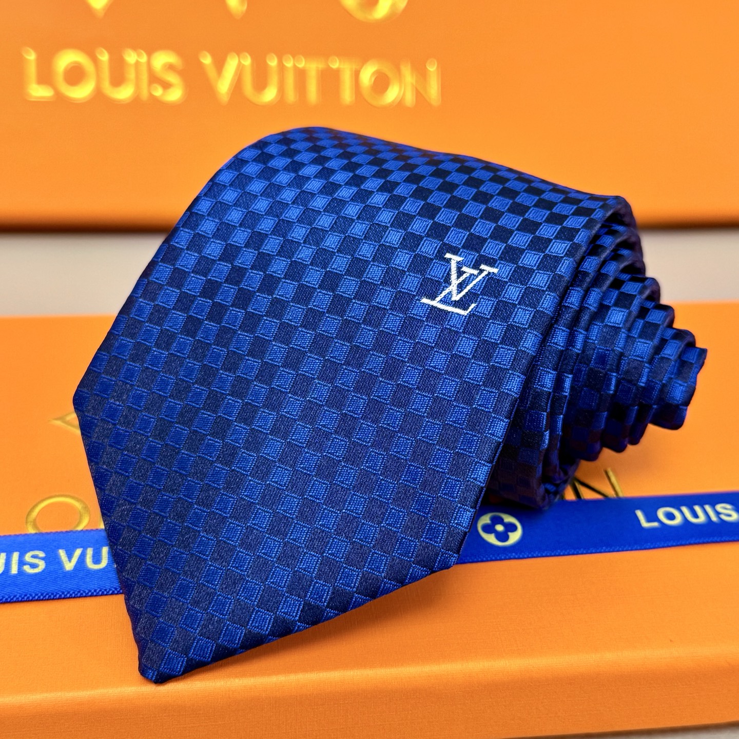 “Elegant Men’s Tie Bands: Crafty Fashion with Iconic Damier Pattern in 100% Silk” - 图片 3