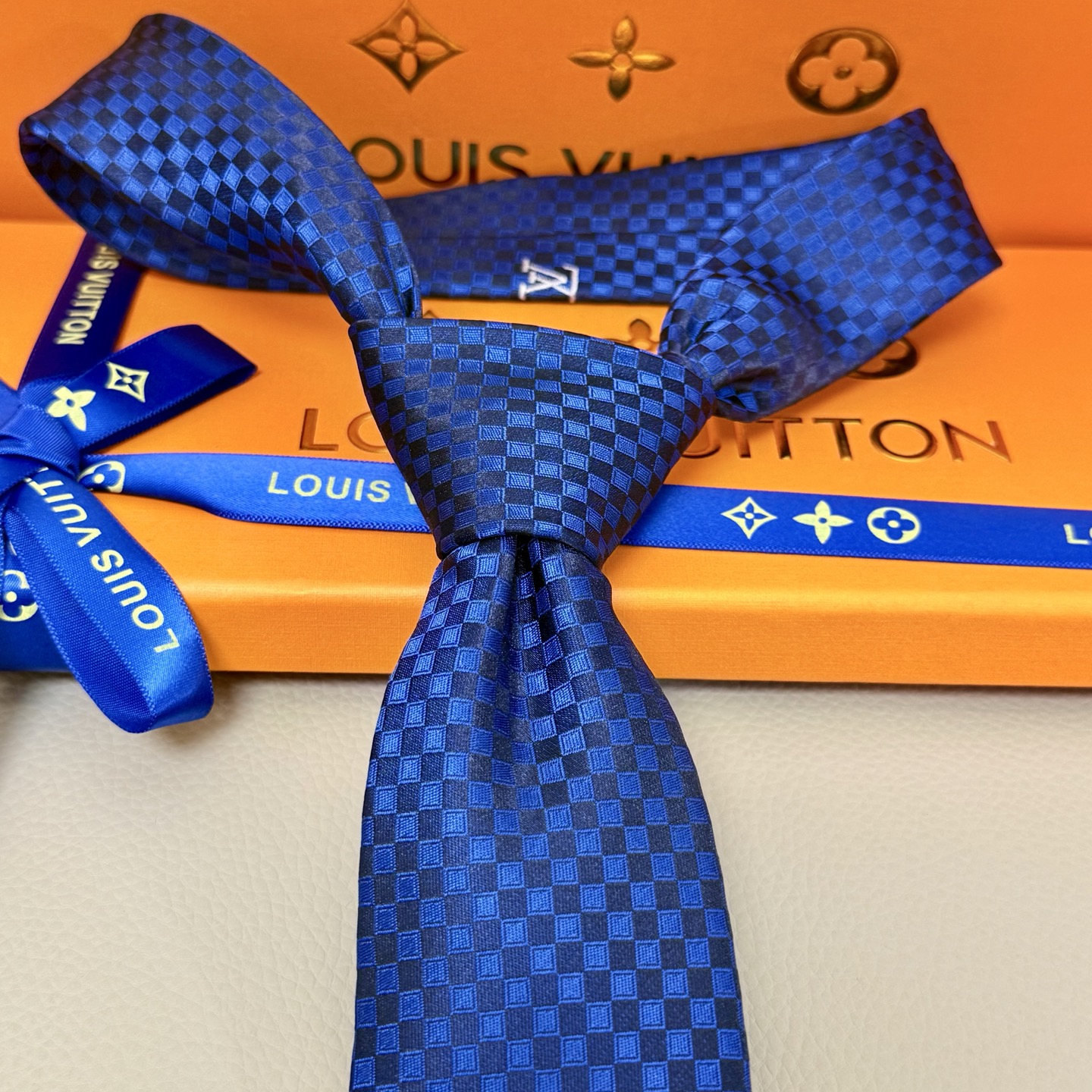 “Elegant Men’s Tie Bands: Crafty Fashion with Iconic Damier Pattern in 100% Silk” - 图片 9